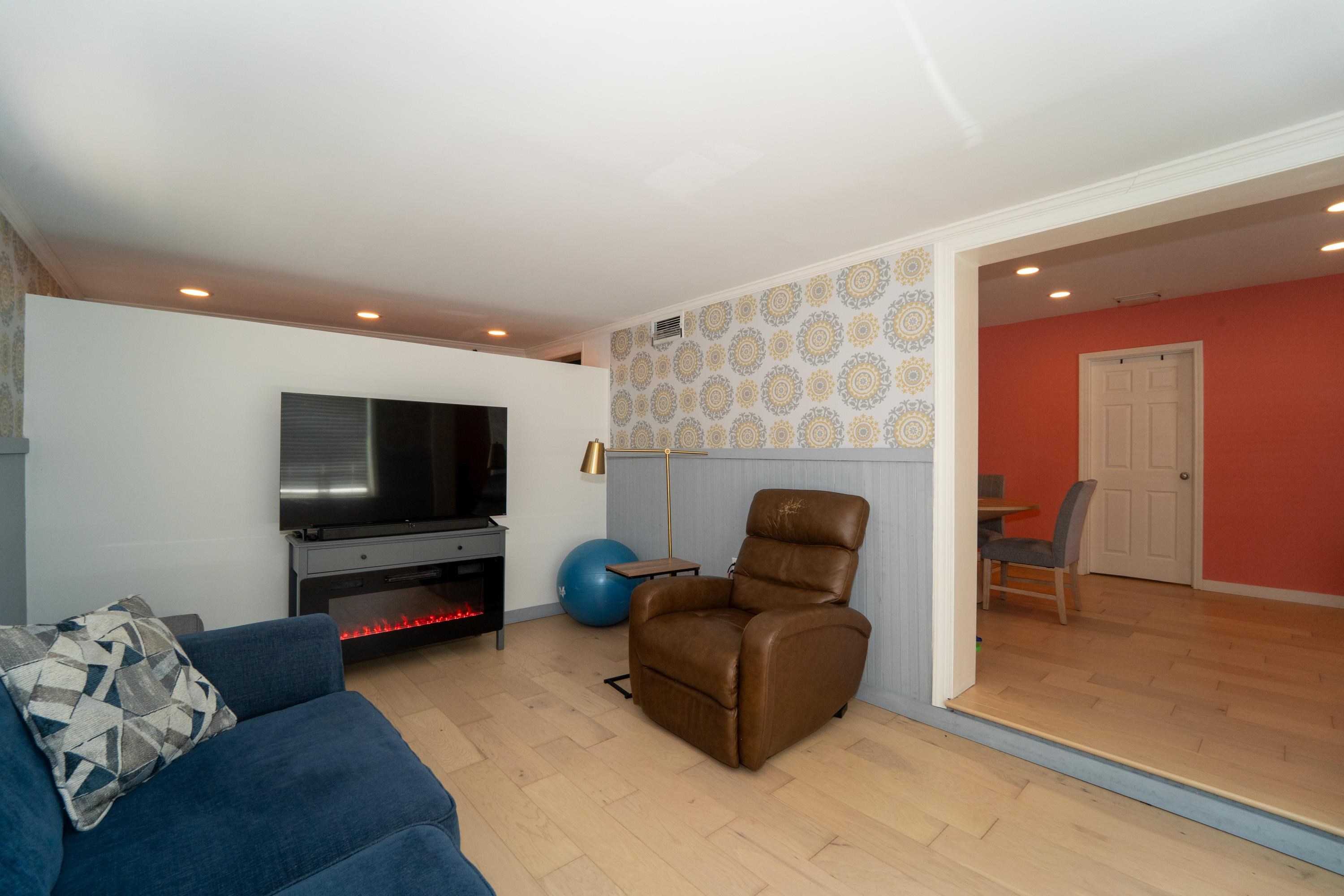 Image 15 of 39 For 6 Fancher Court