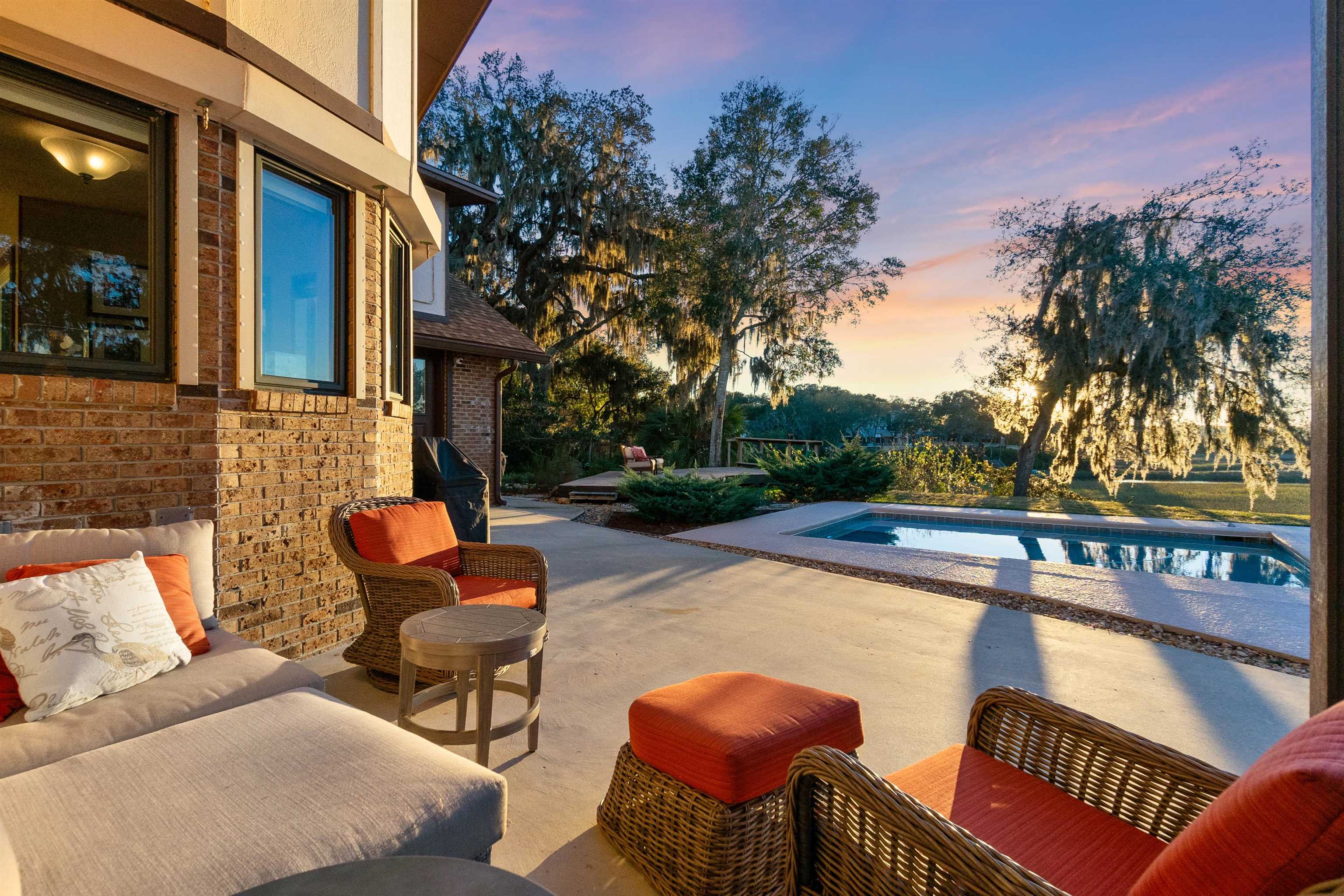 Image 11 of 66 For 160 Genung St W