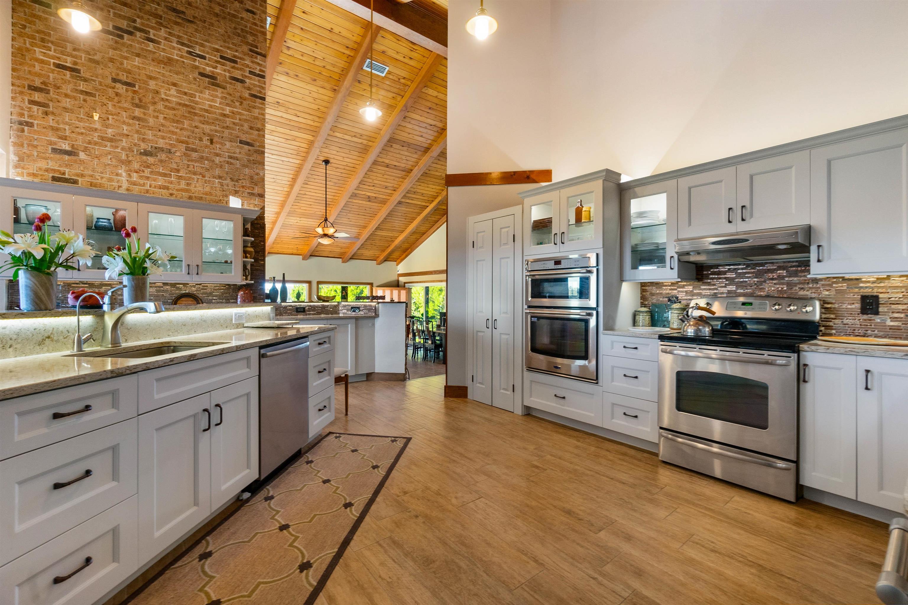 Image 13 of 66 For 160 Genung St W