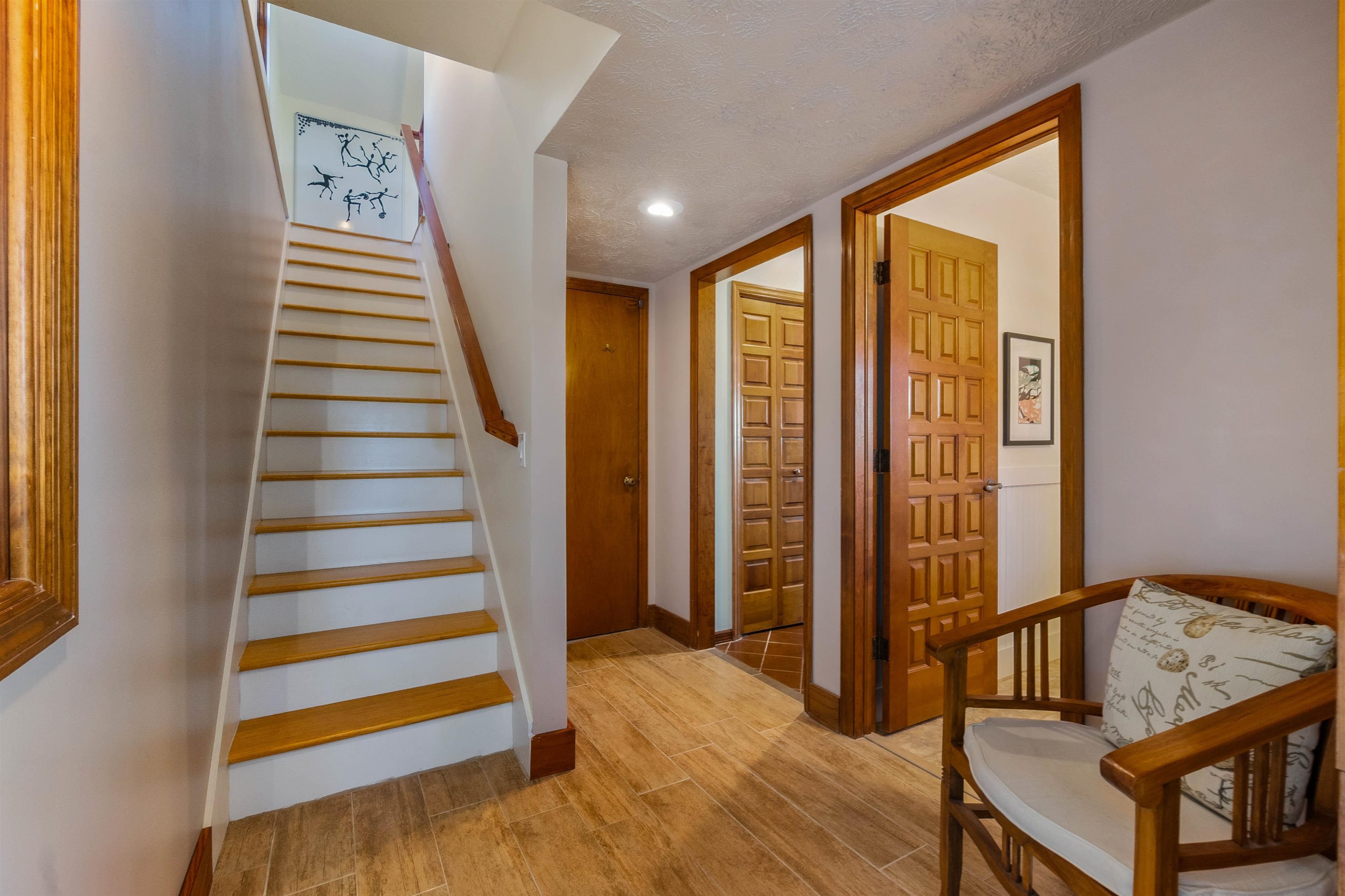 Image 18 of 66 For 160 Genung St W