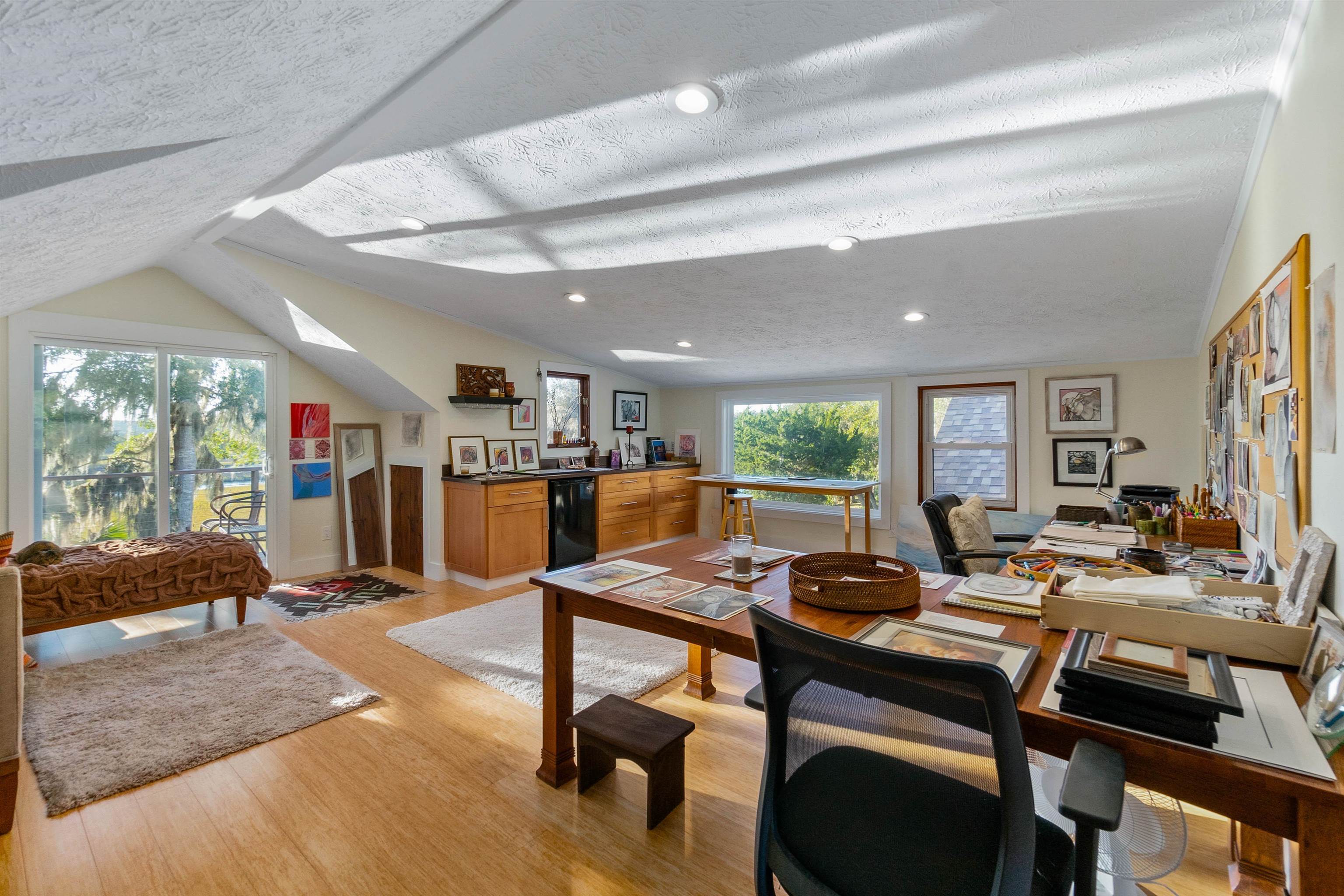 Image 19 of 66 For 160 Genung St W