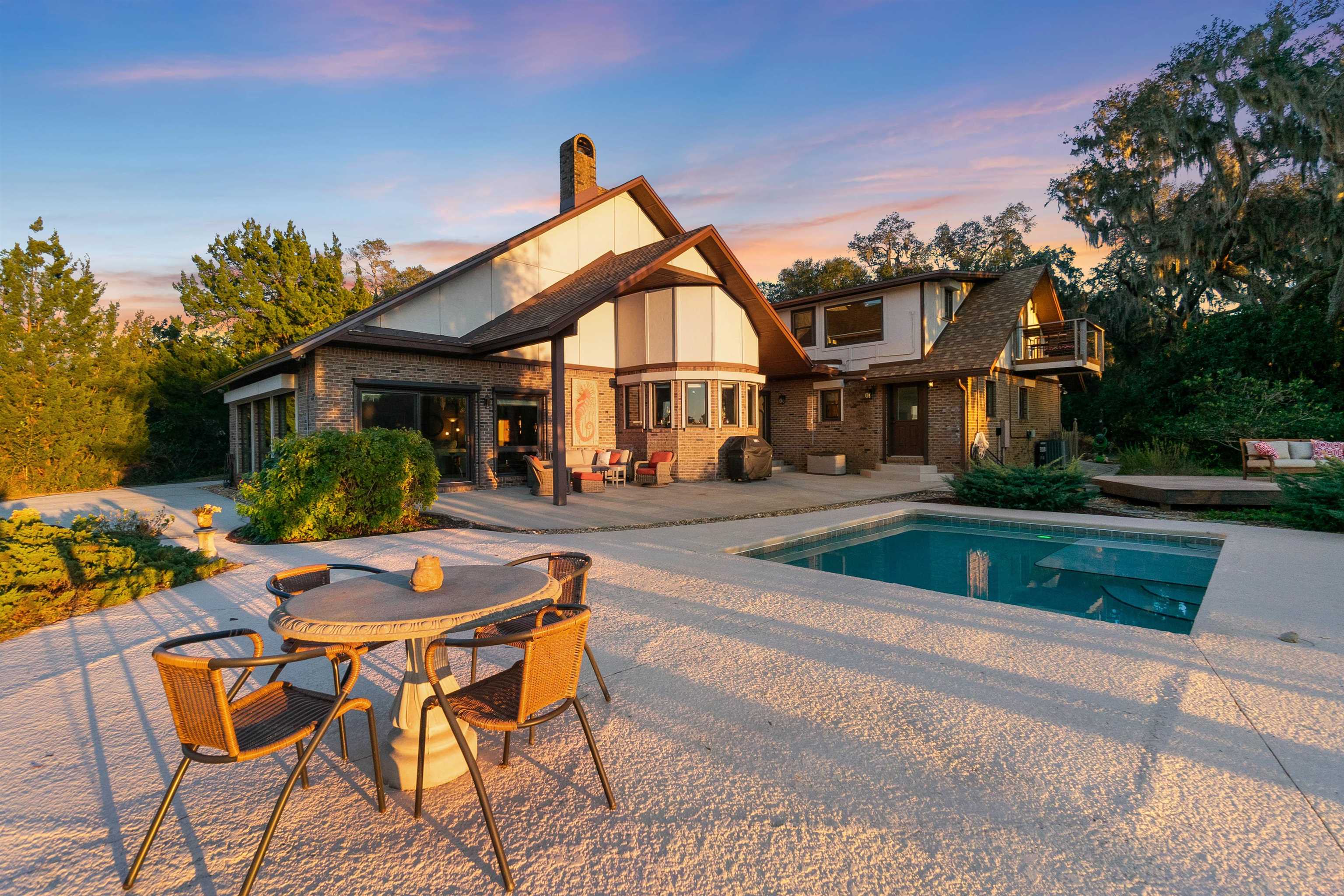 Image 2 of 66 For 160 Genung St W