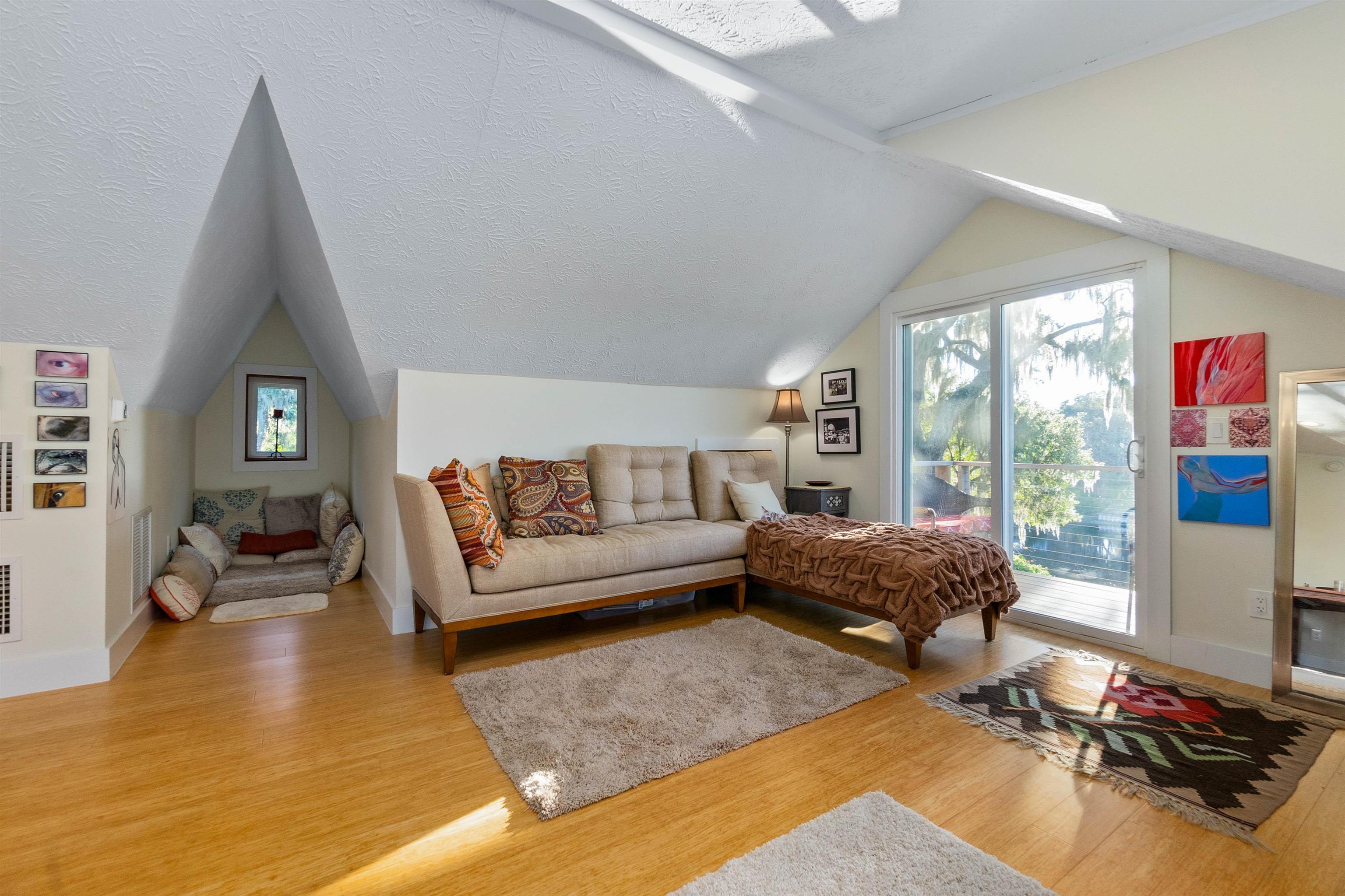 Image 21 of 66 For 160 Genung St W