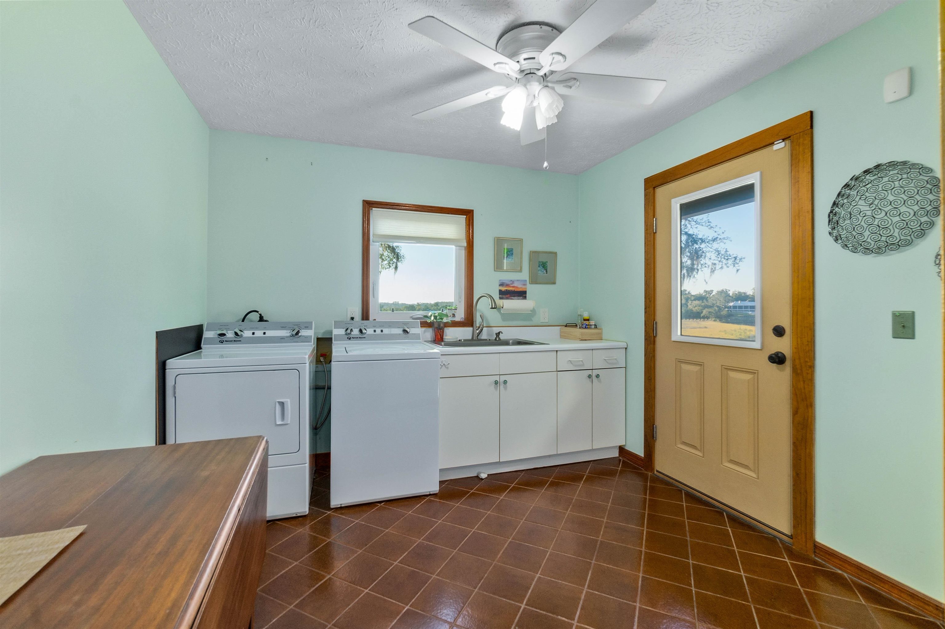 Image 24 of 66 For 160 Genung St W