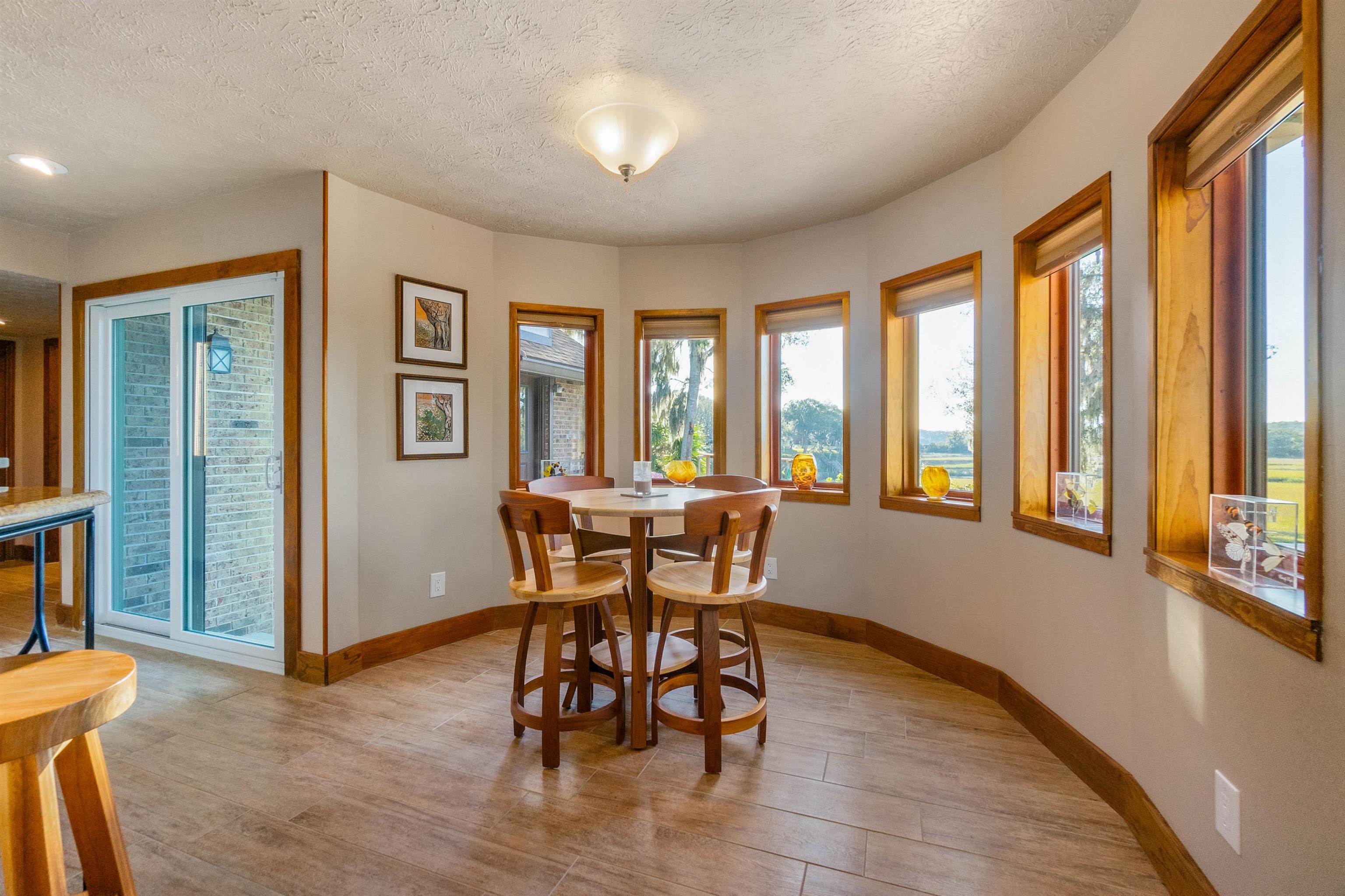 Image 26 of 66 For 160 Genung St W