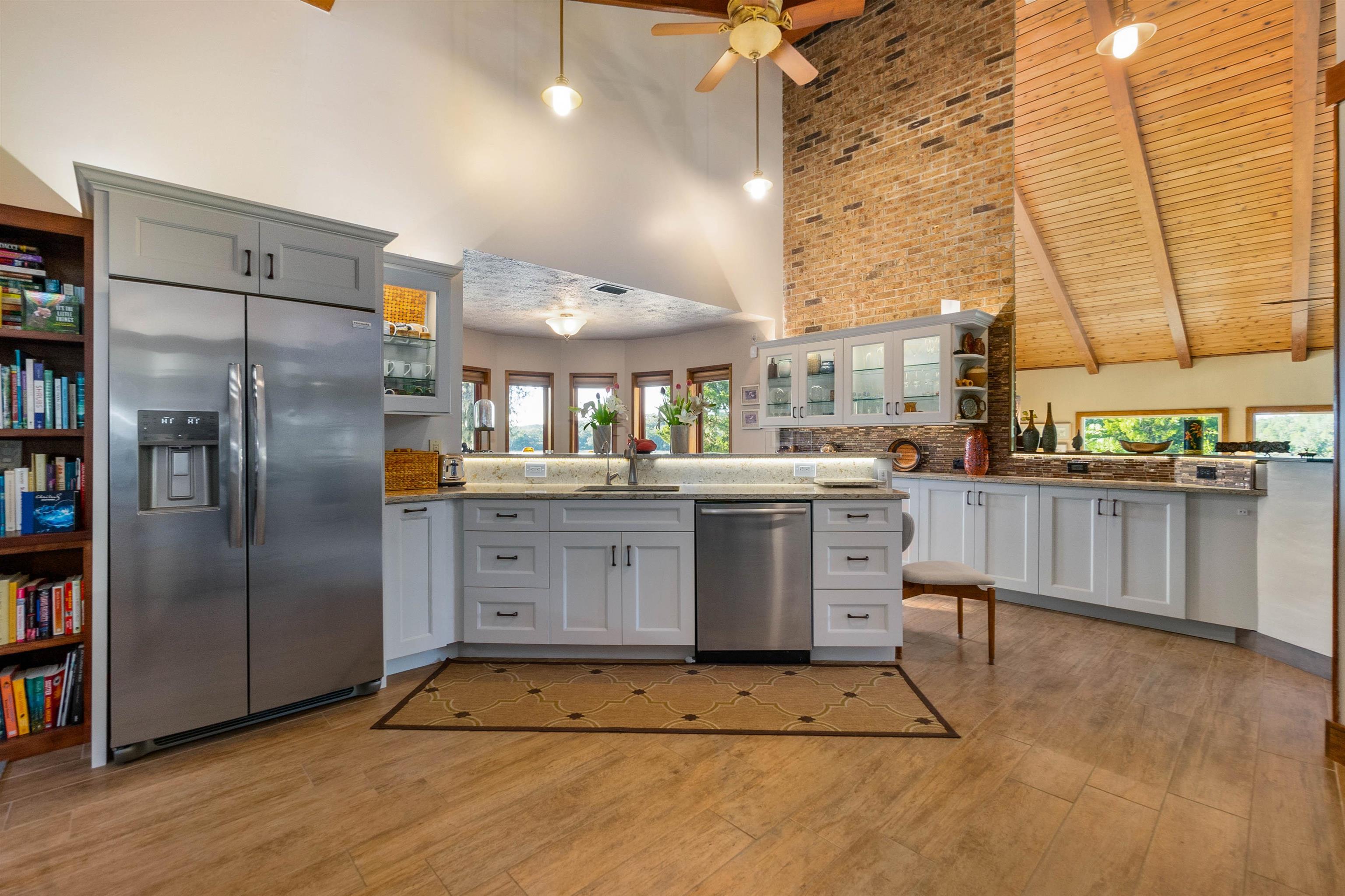 Image 27 of 66 For 160 Genung St W