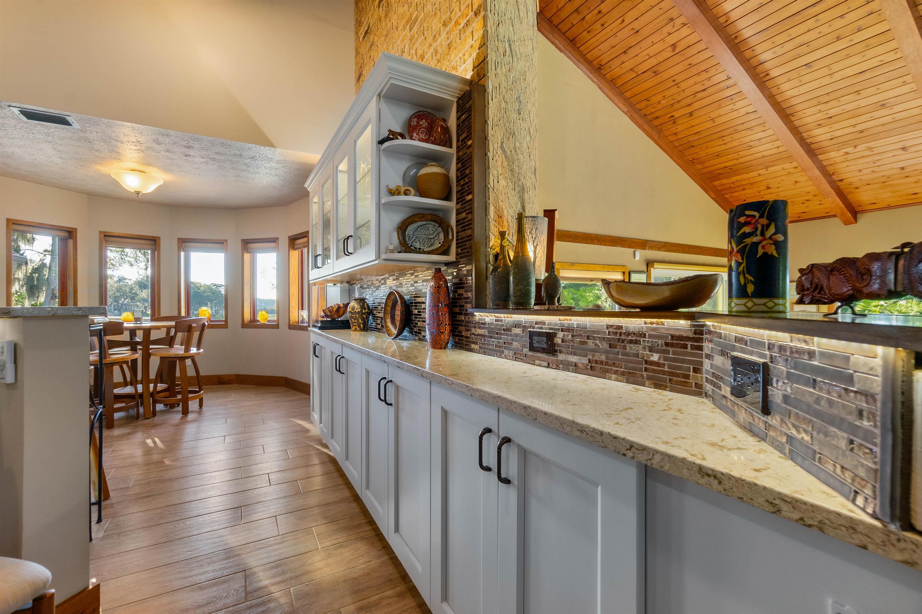 Image 28 of 66 For 160 Genung St W