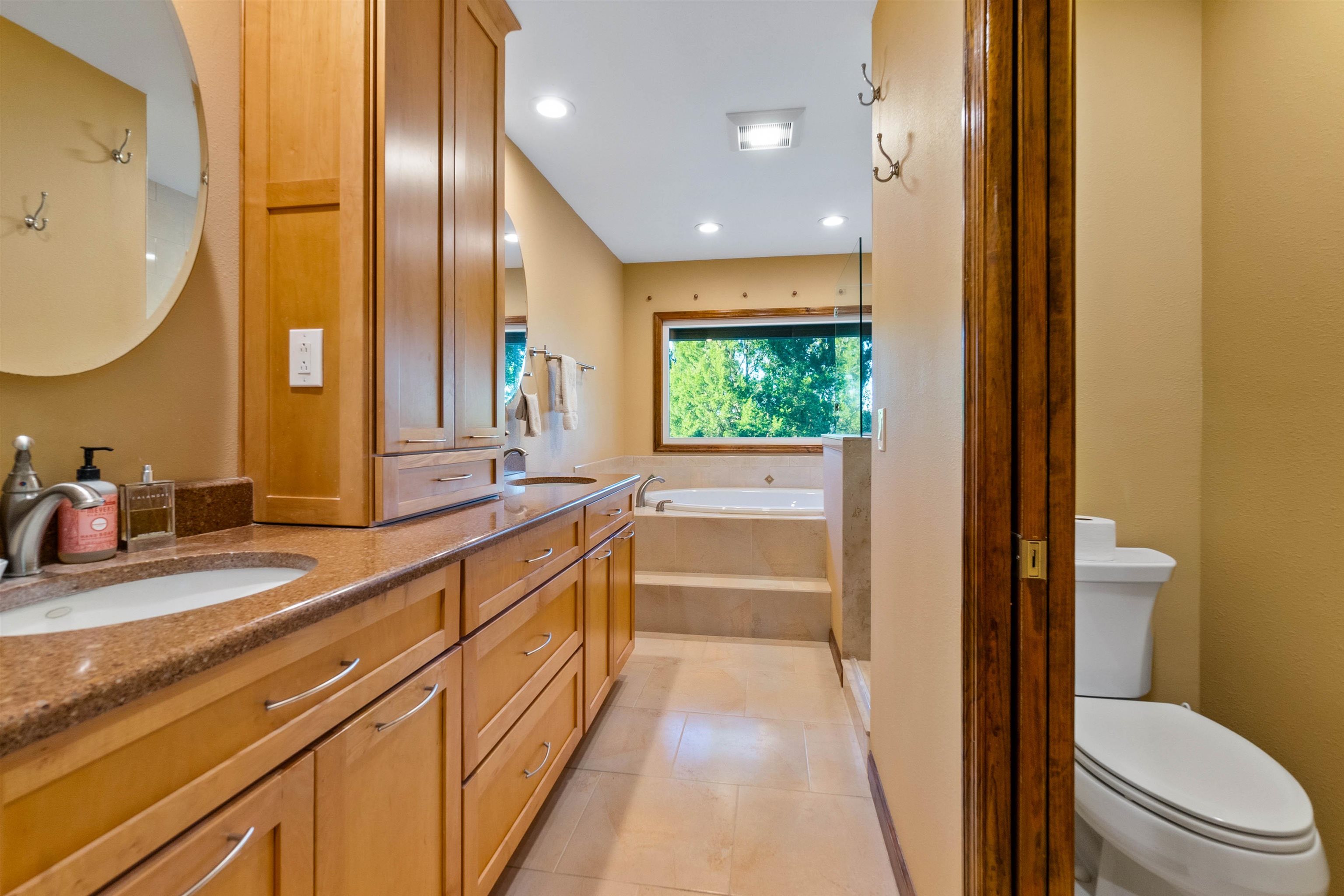 Image 32 of 66 For 160 Genung St W