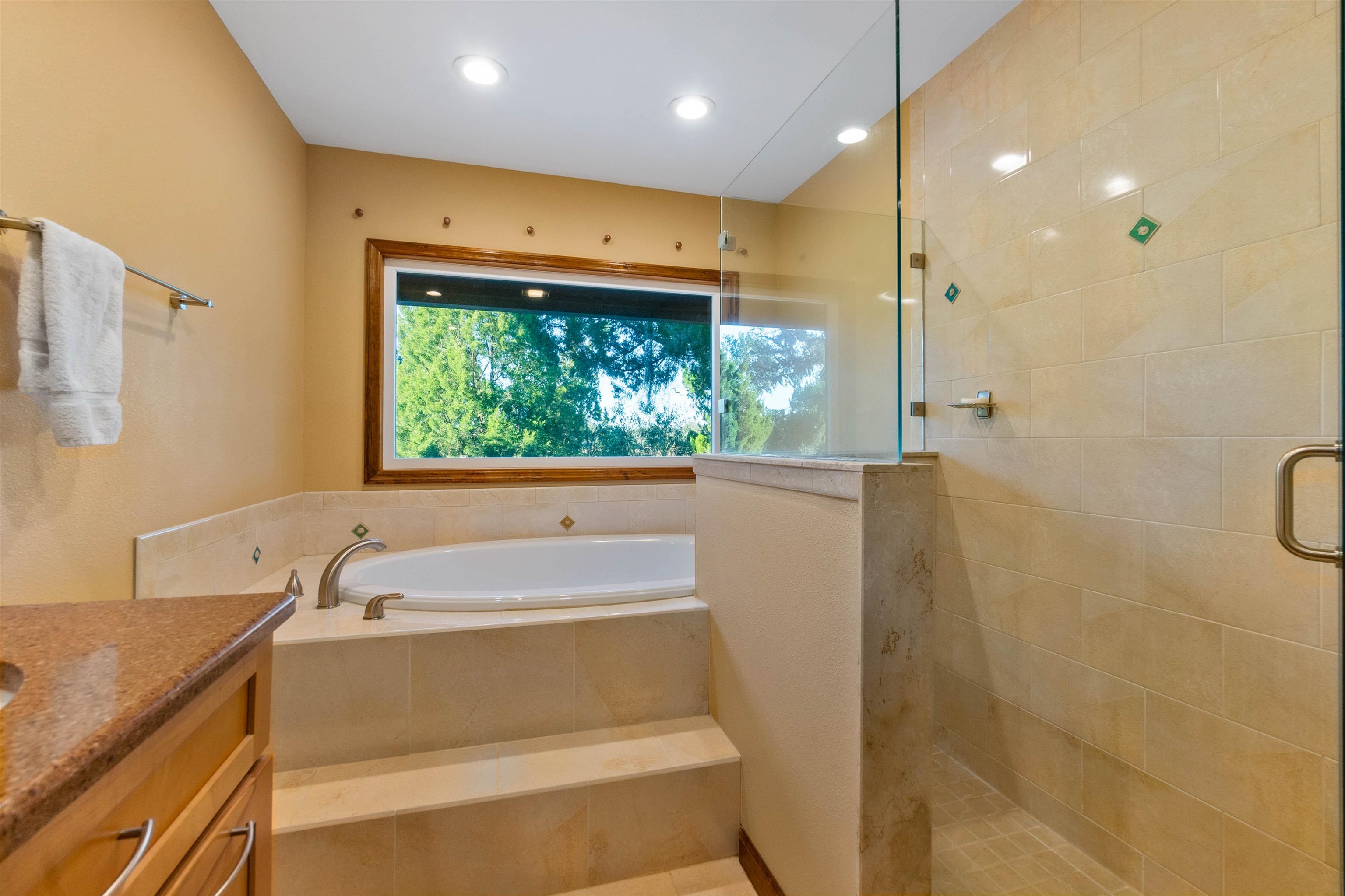 Image 33 of 66 For 160 Genung St W