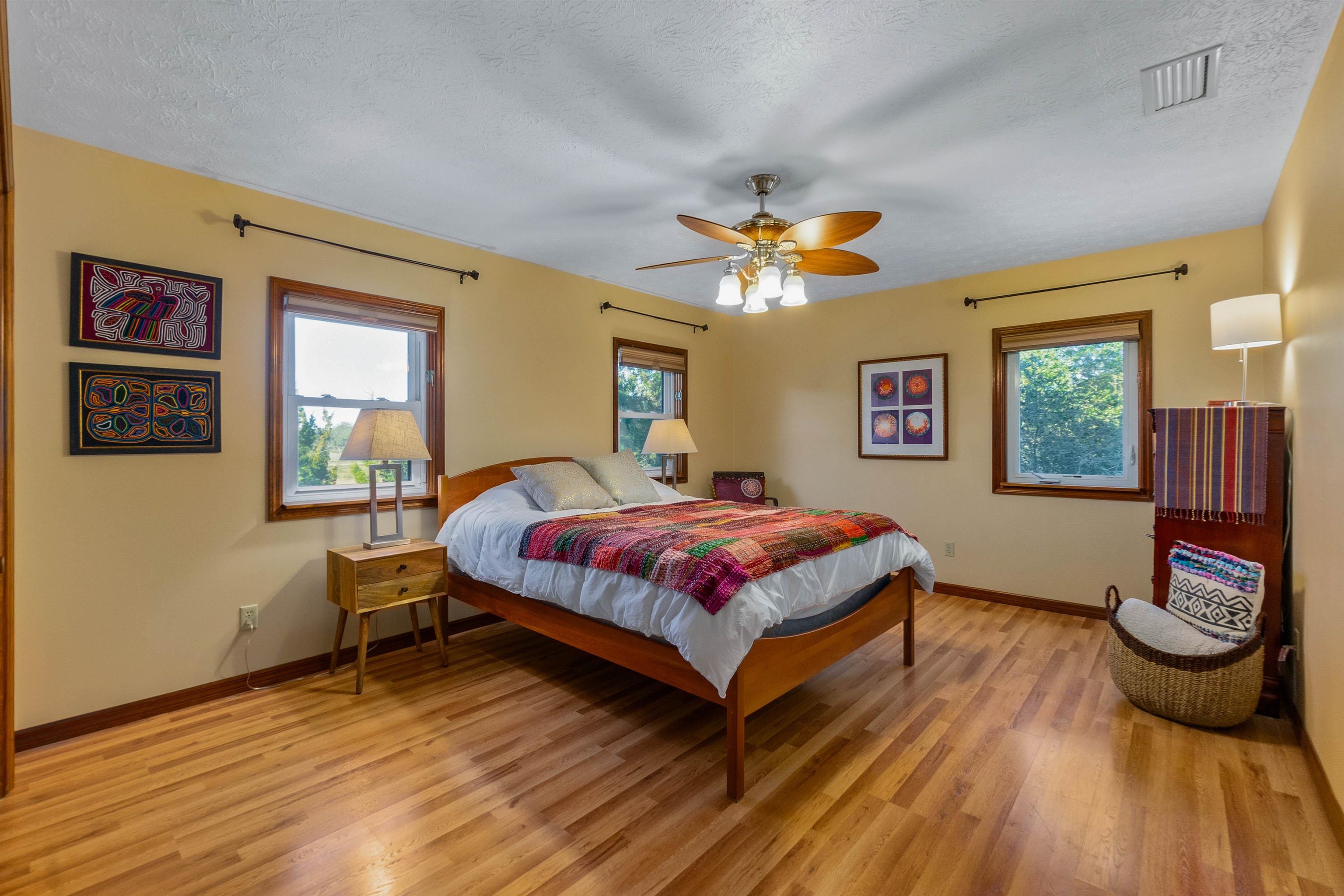 Image 37 of 66 For 160 Genung St W