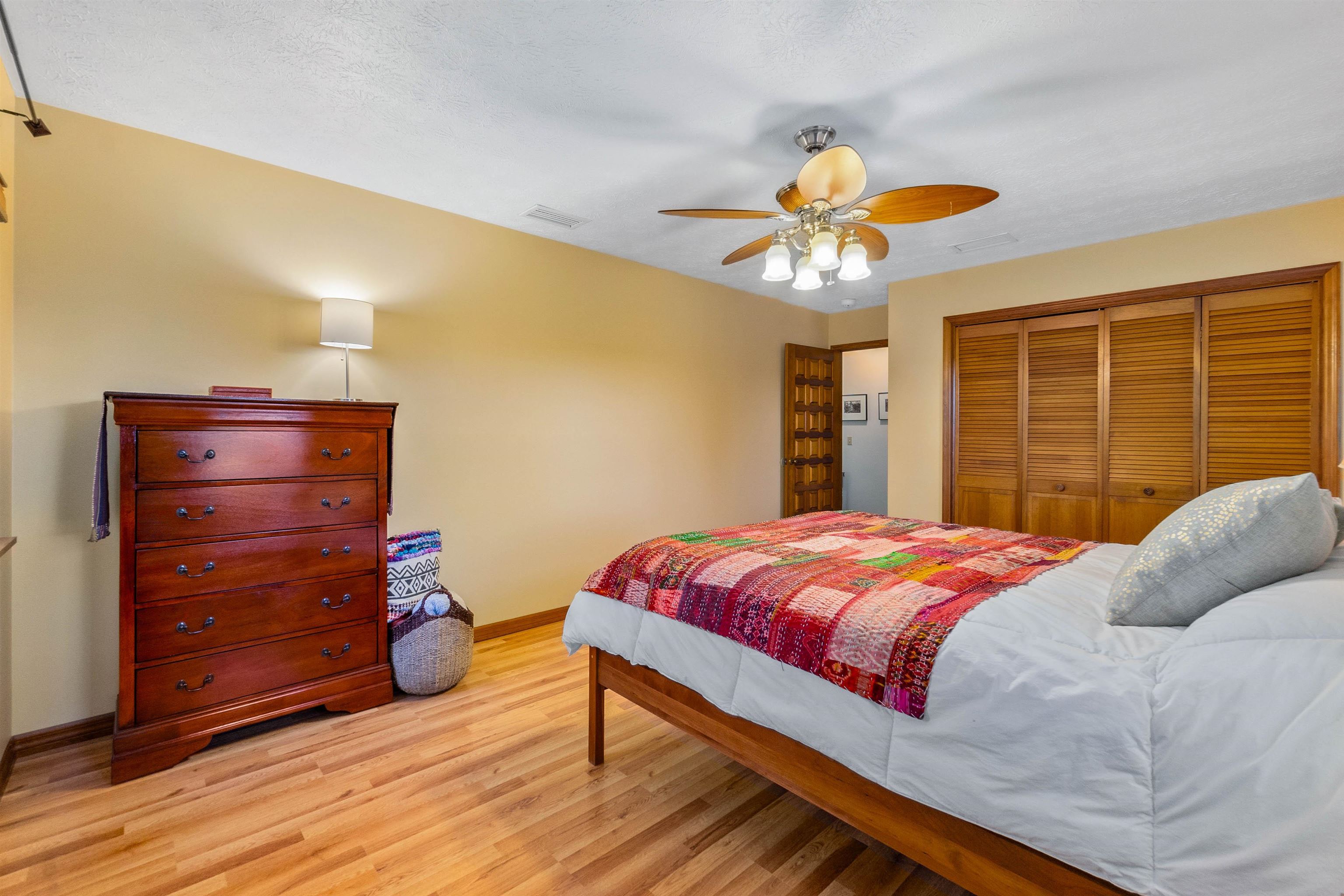 Image 38 of 66 For 160 Genung St W