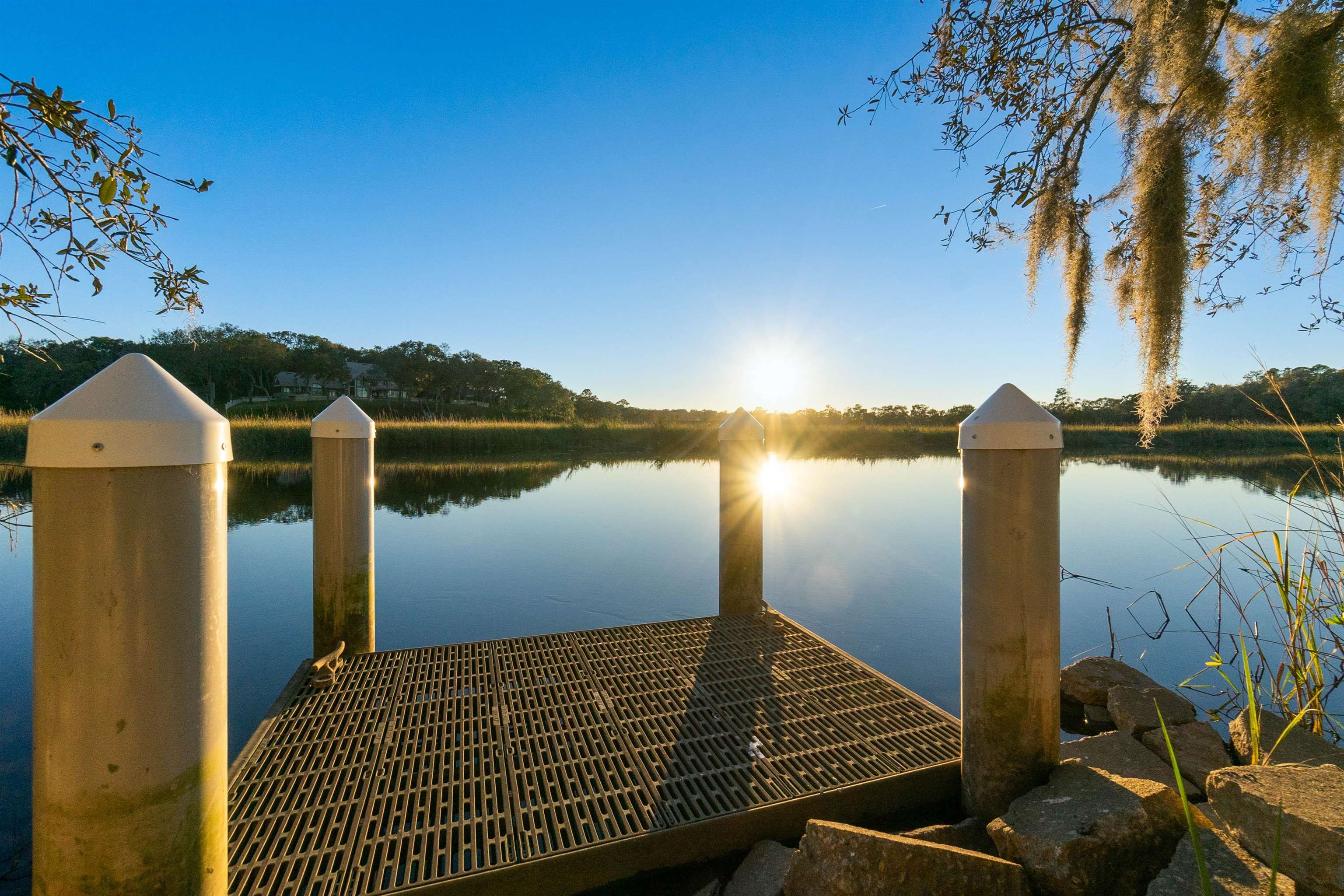 Image 4 of 66 For 160 Genung St W