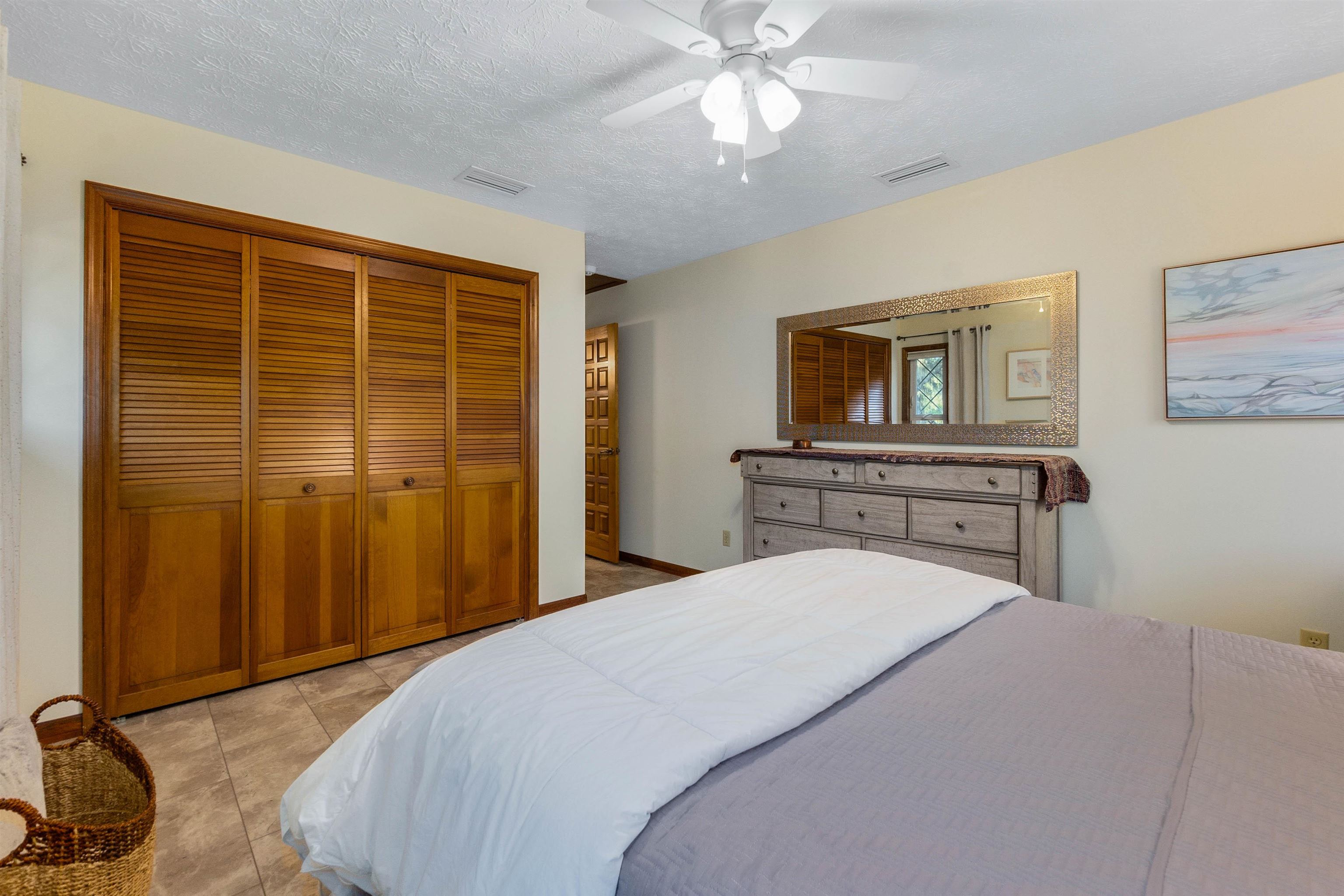 Image 41 of 66 For 160 Genung St W