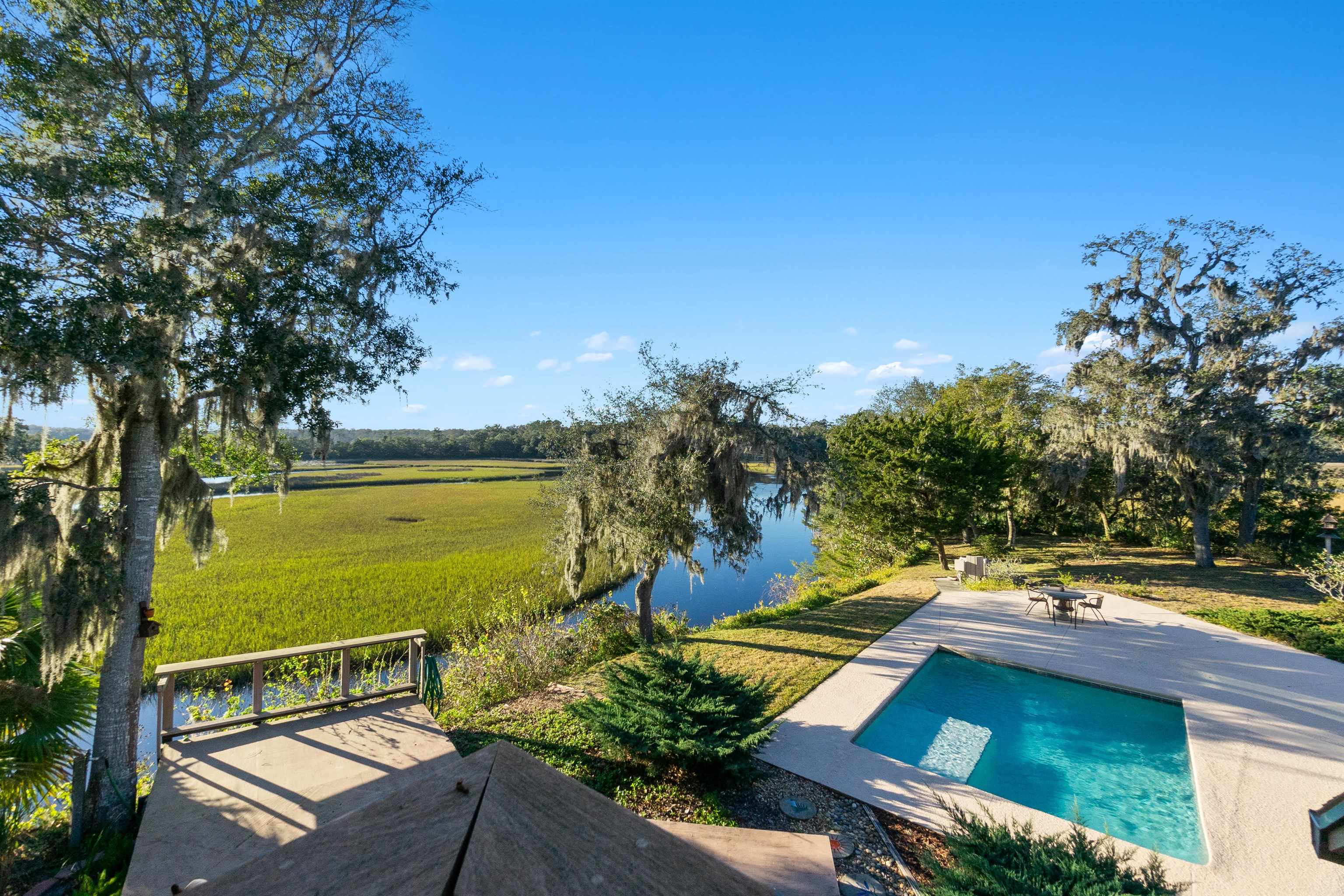 Image 45 of 66 For 160 Genung St W