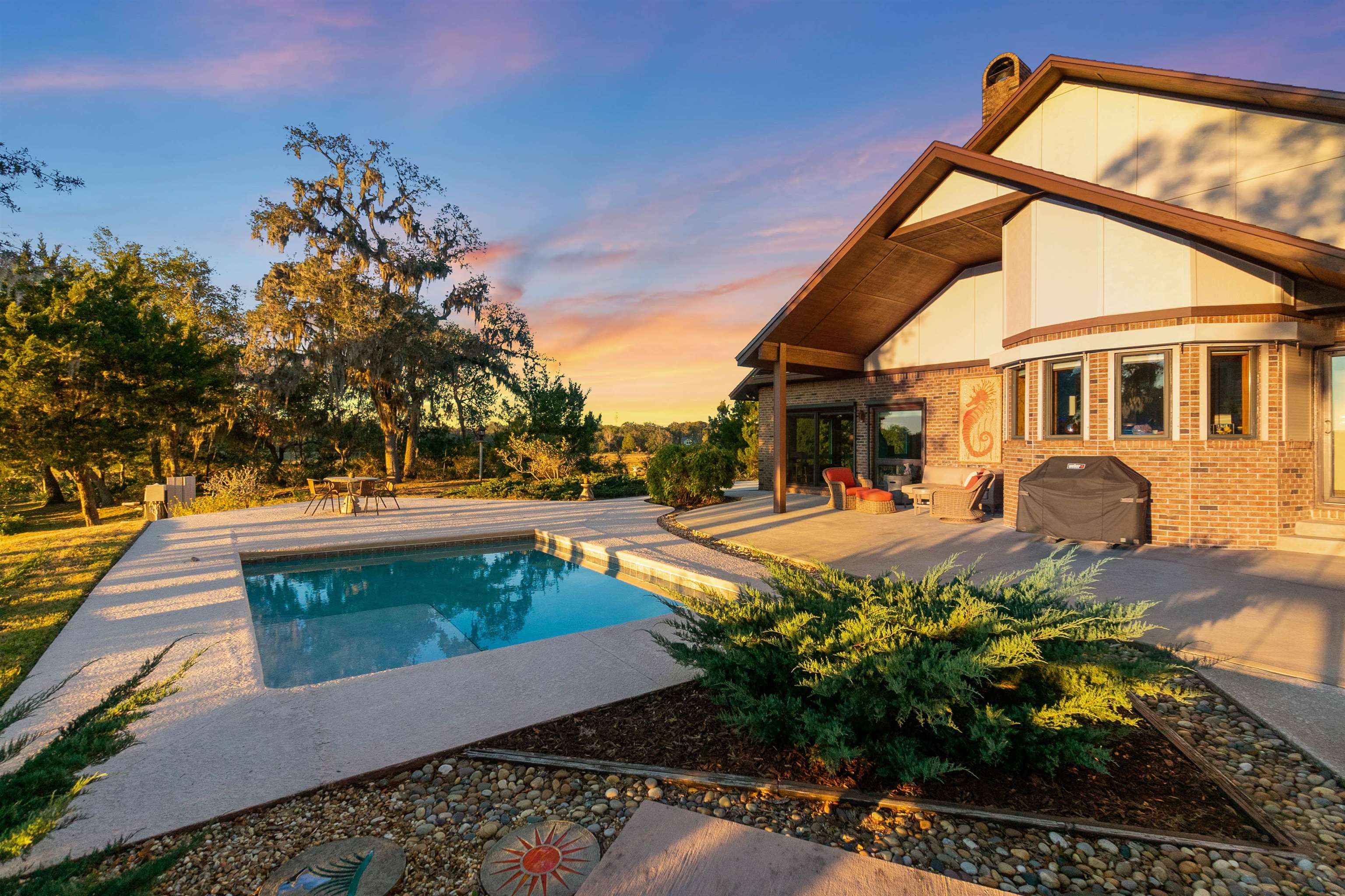 Image 46 of 66 For 160 Genung St W