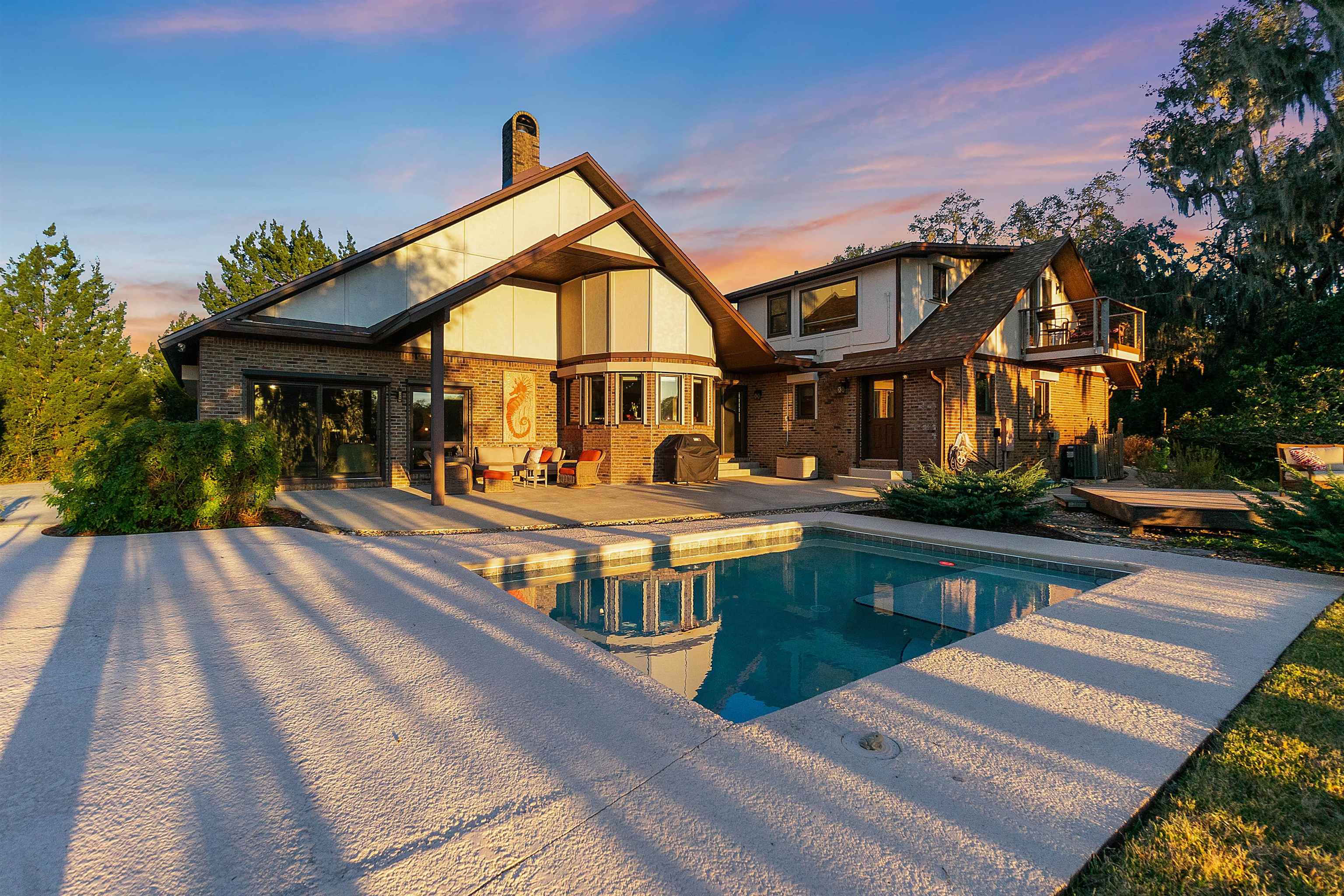 Image 53 of 66 For 160 Genung St W