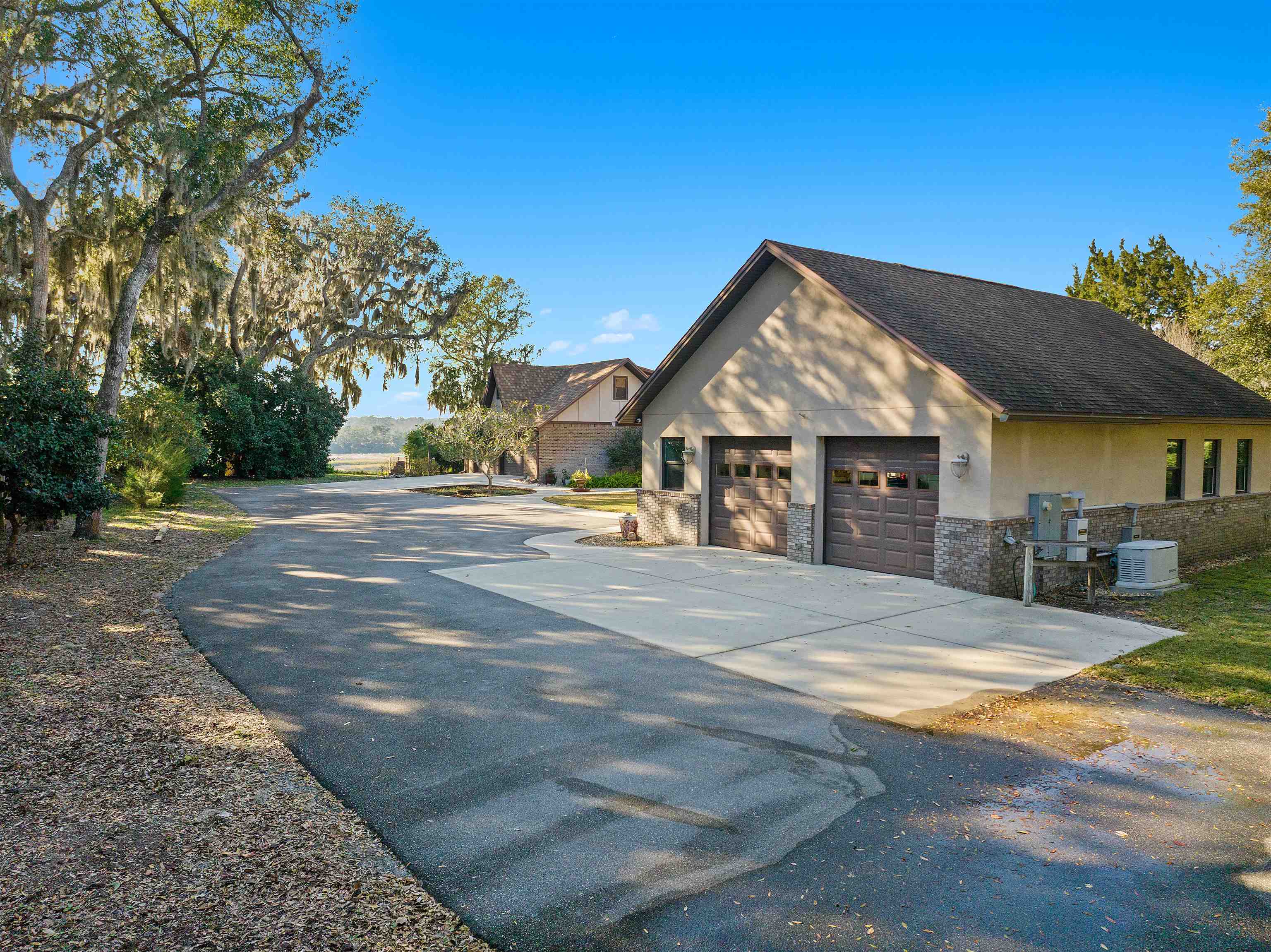 Image 57 of 66 For 160 Genung St W