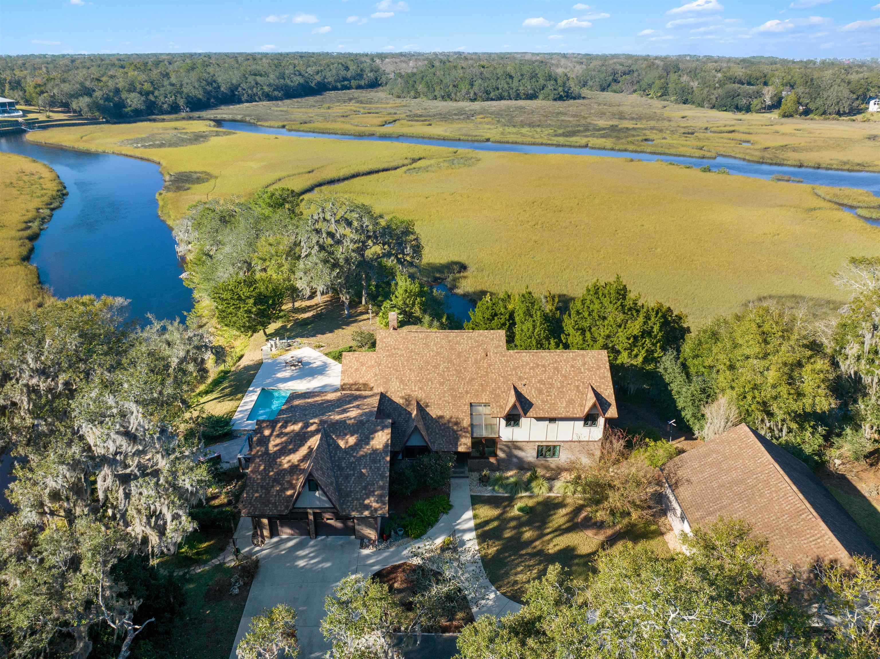 Image 64 of 66 For 160 Genung St W