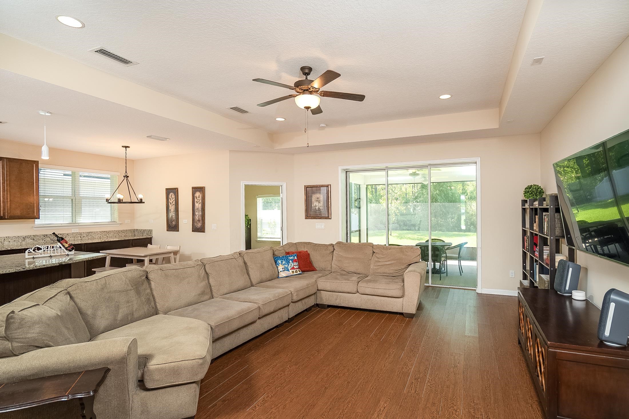 Image 12 of 63 For 406 Hutchinson Ln