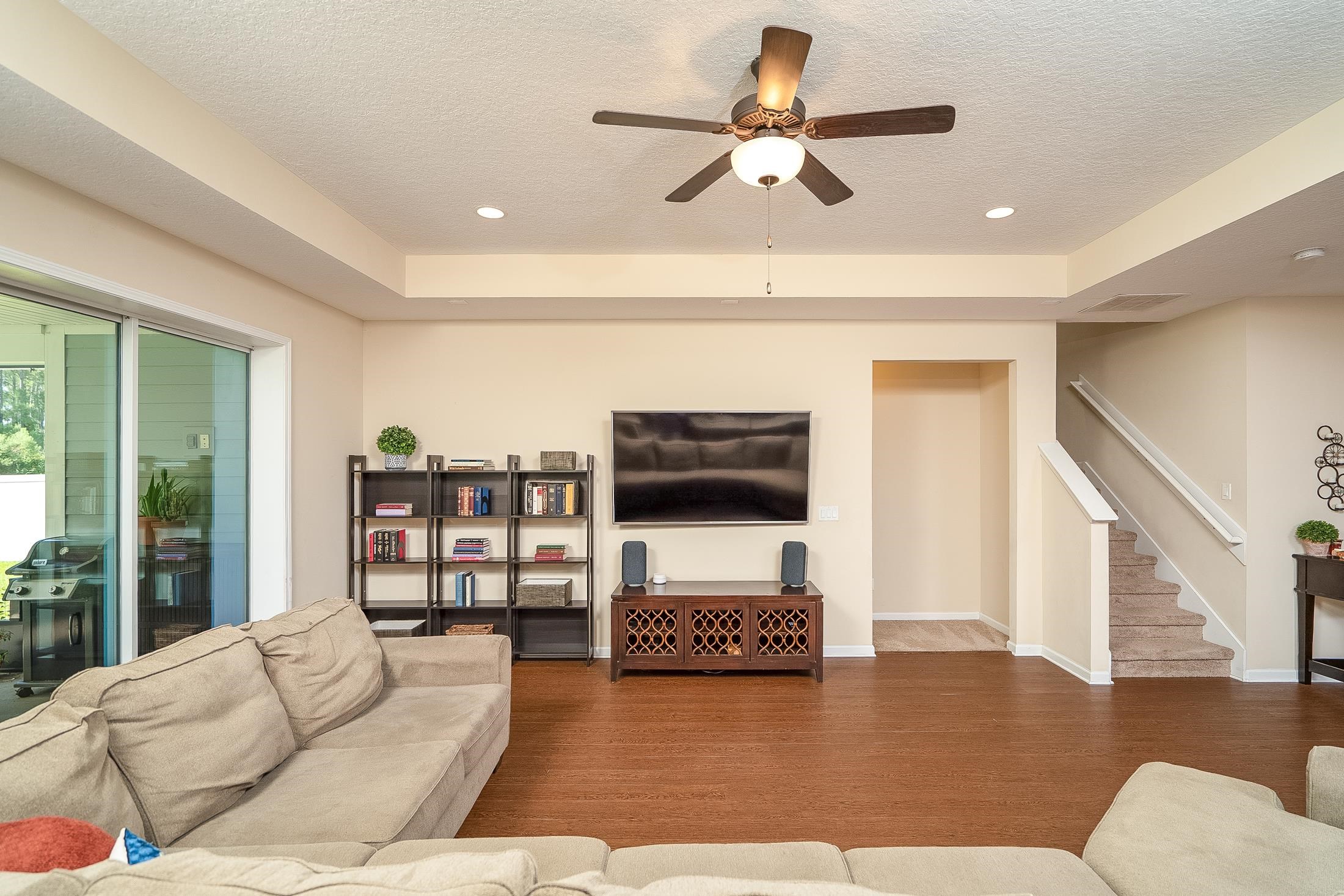 Image 14 of 63 For 406 Hutchinson Ln