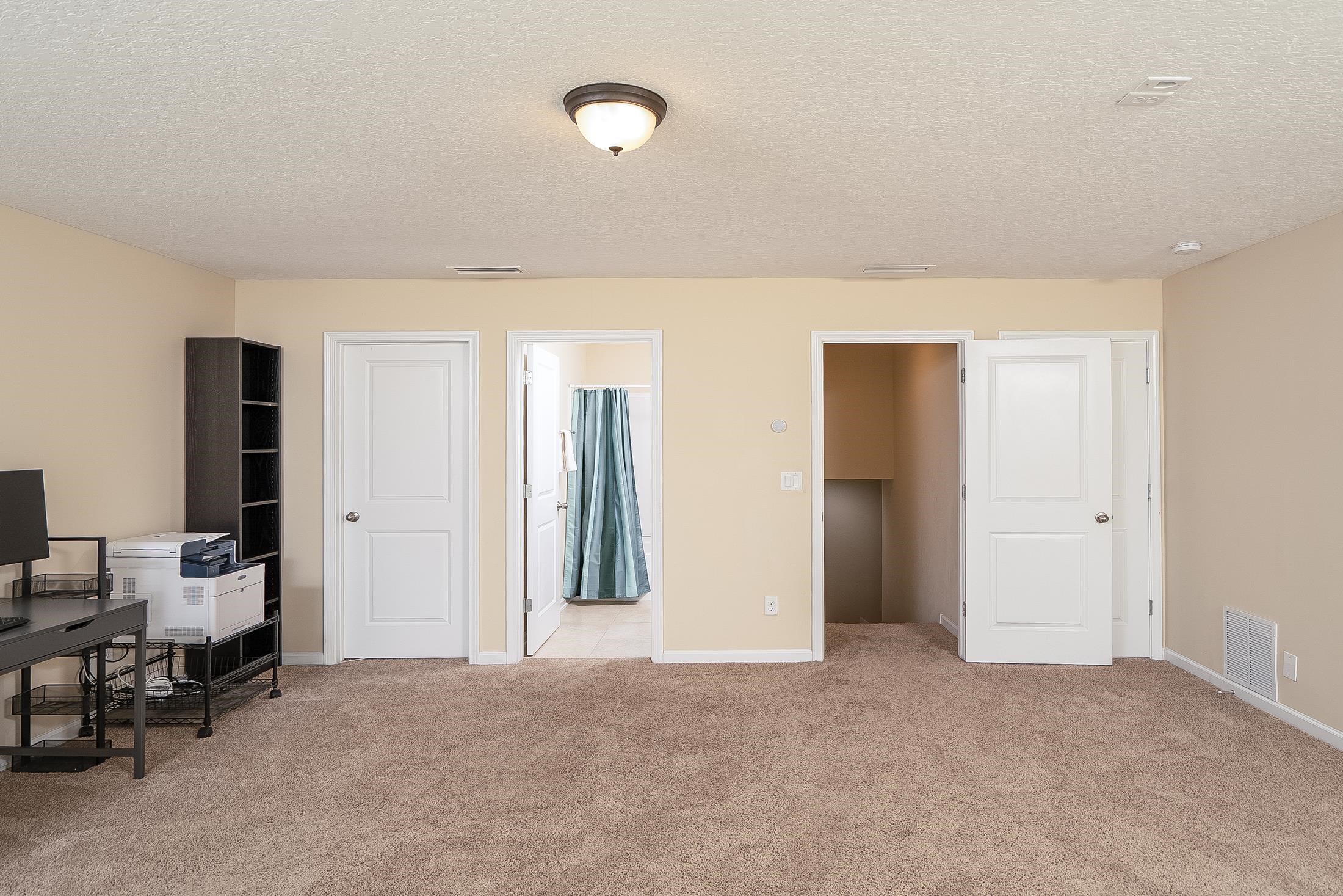 Image 43 of 63 For 406 Hutchinson Ln