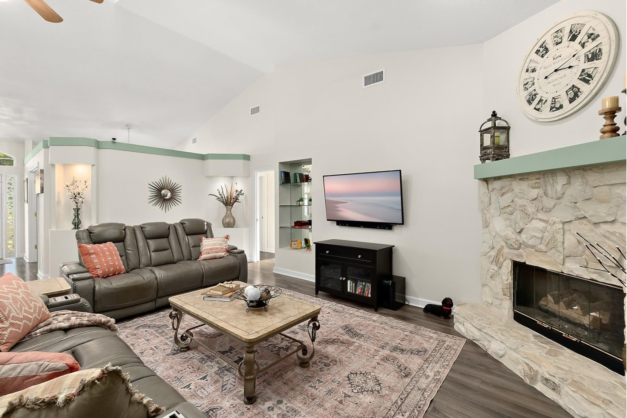 Image 10 of 41 For 2 Walnut Pl