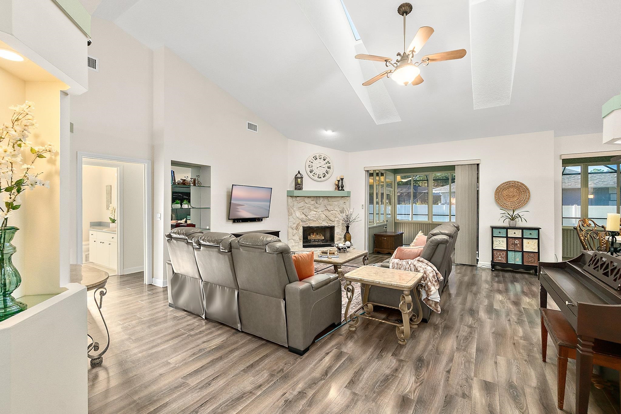 Image 11 of 41 For 2 Walnut Pl