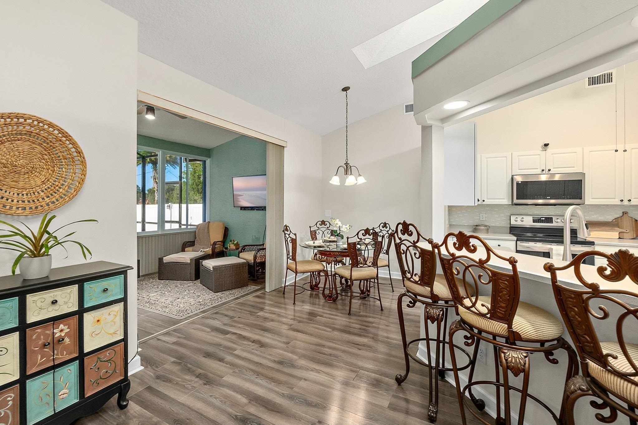 Image 13 of 41 For 2 Walnut Pl