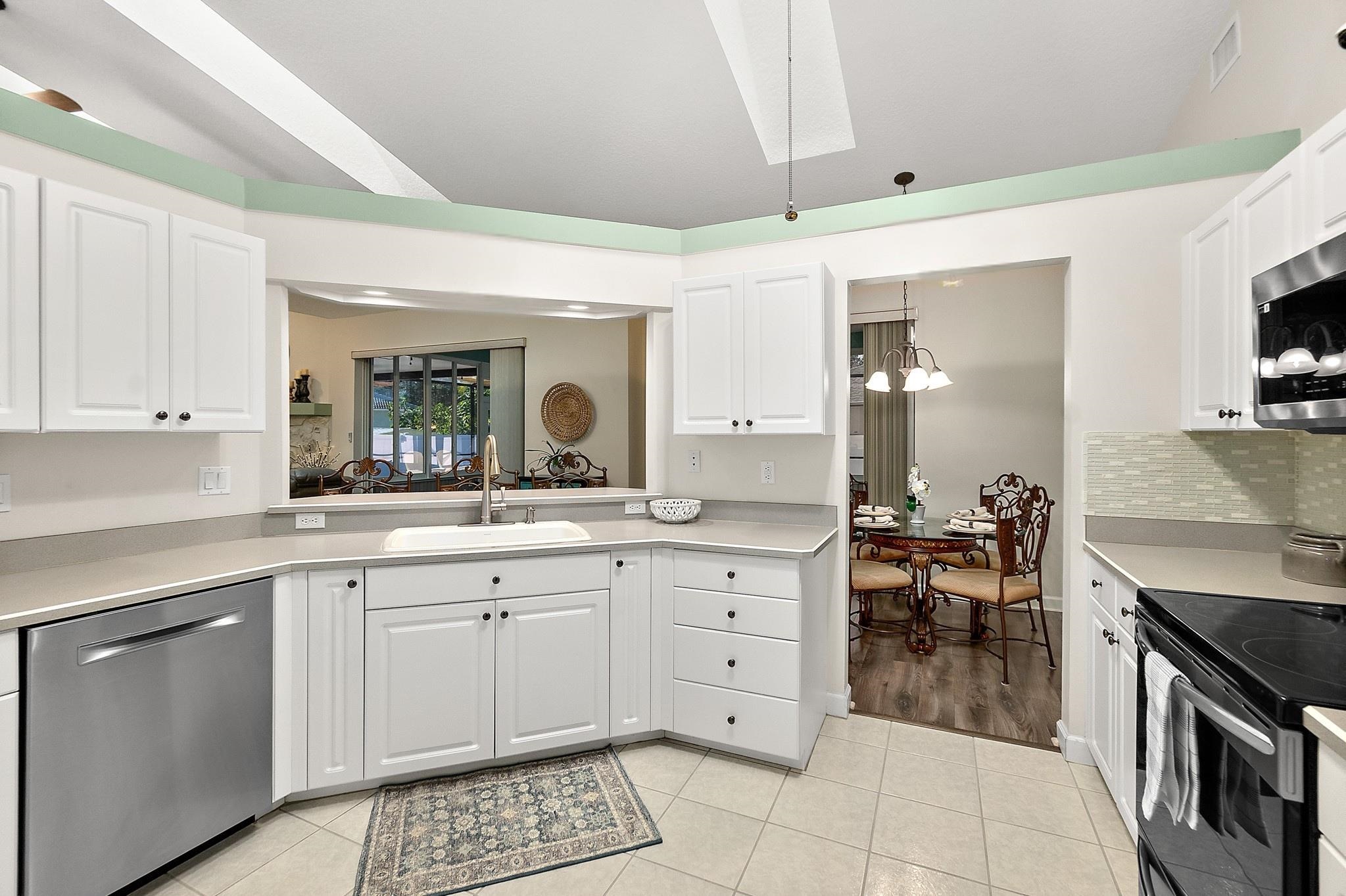 Image 14 of 41 For 2 Walnut Pl