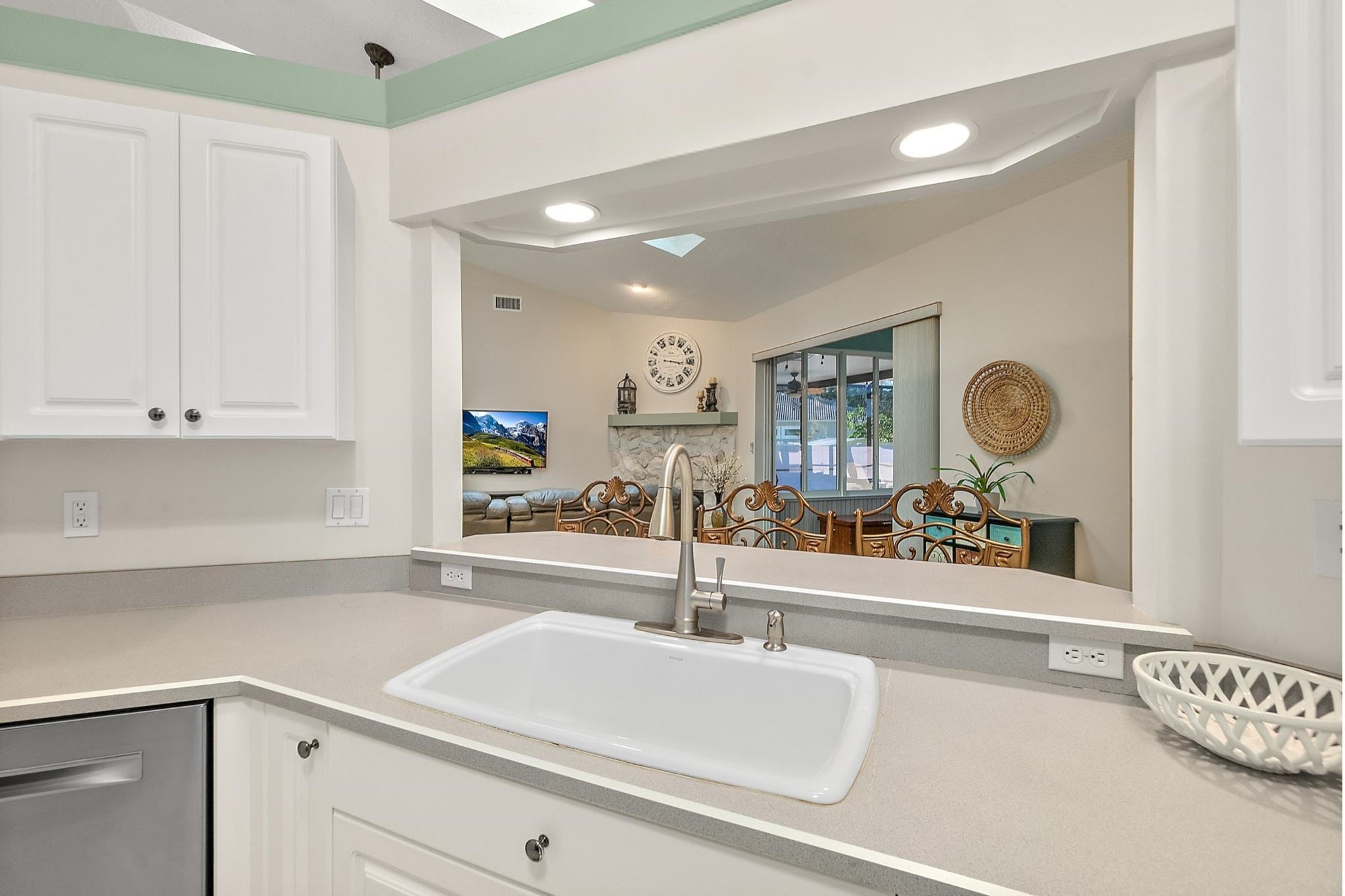 Image 15 of 41 For 2 Walnut Pl