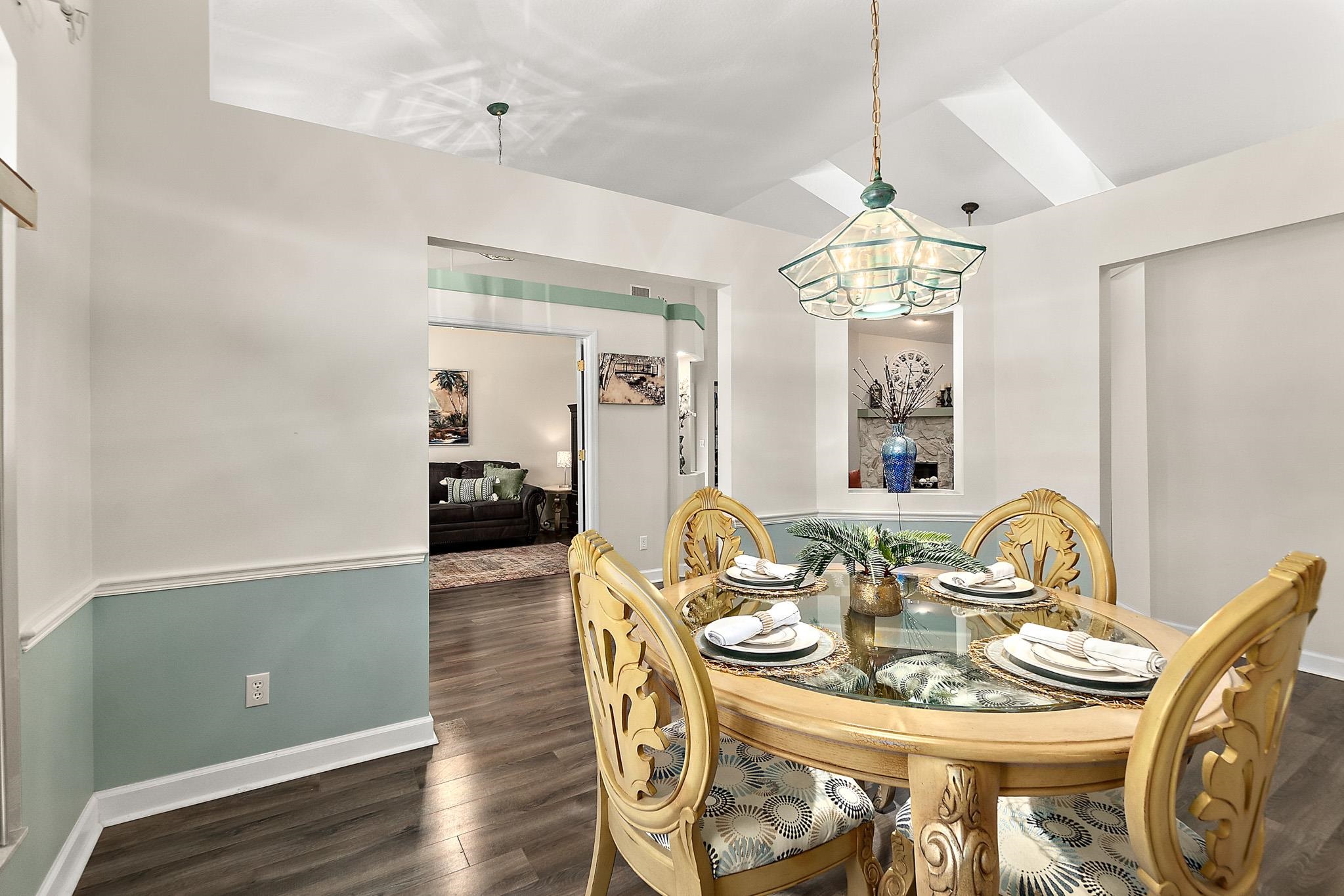 Image 19 of 41 For 2 Walnut Pl