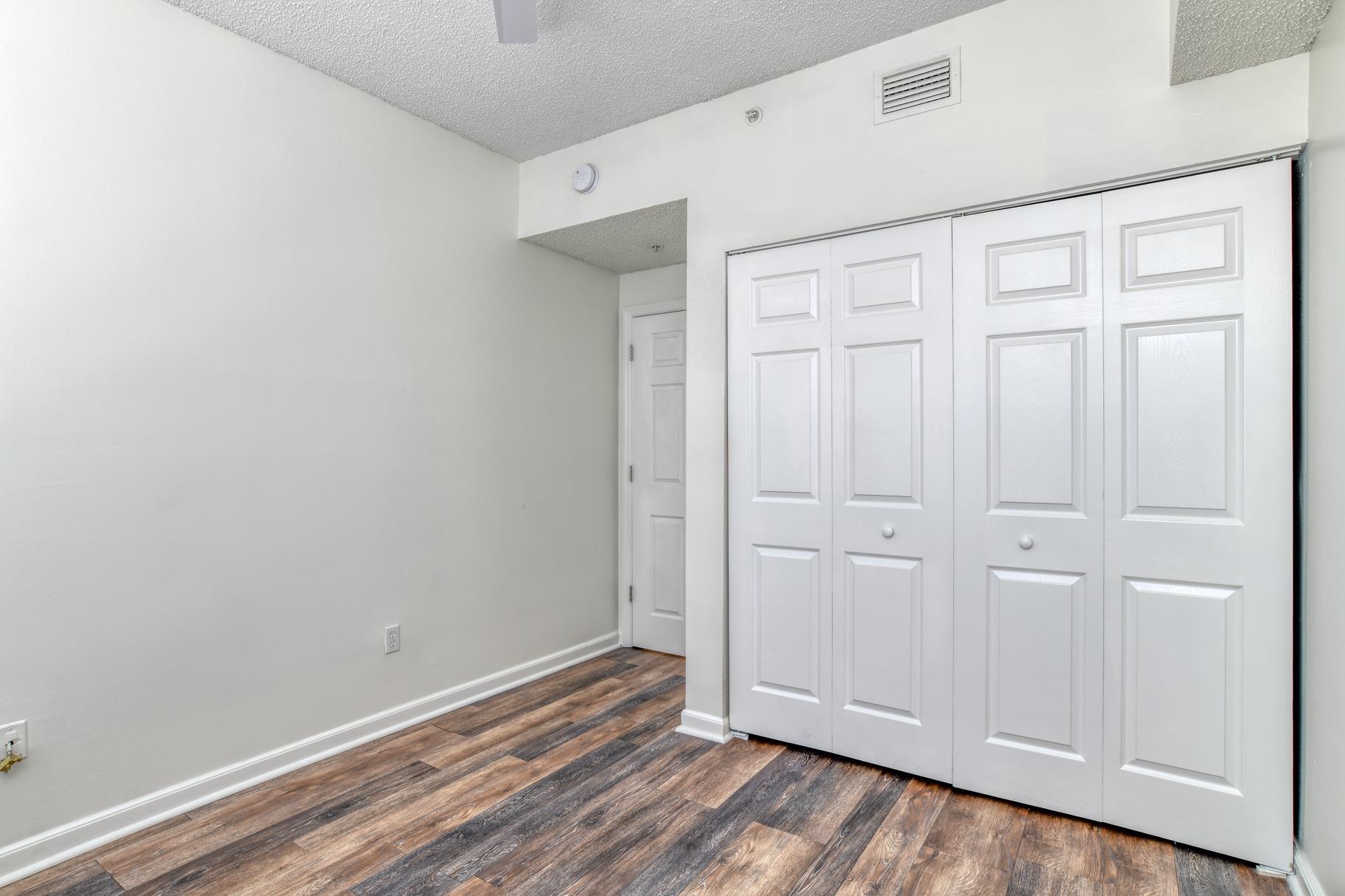 Image 20 of 44 For 3015 Aqua Vista Lane  127 W-gara