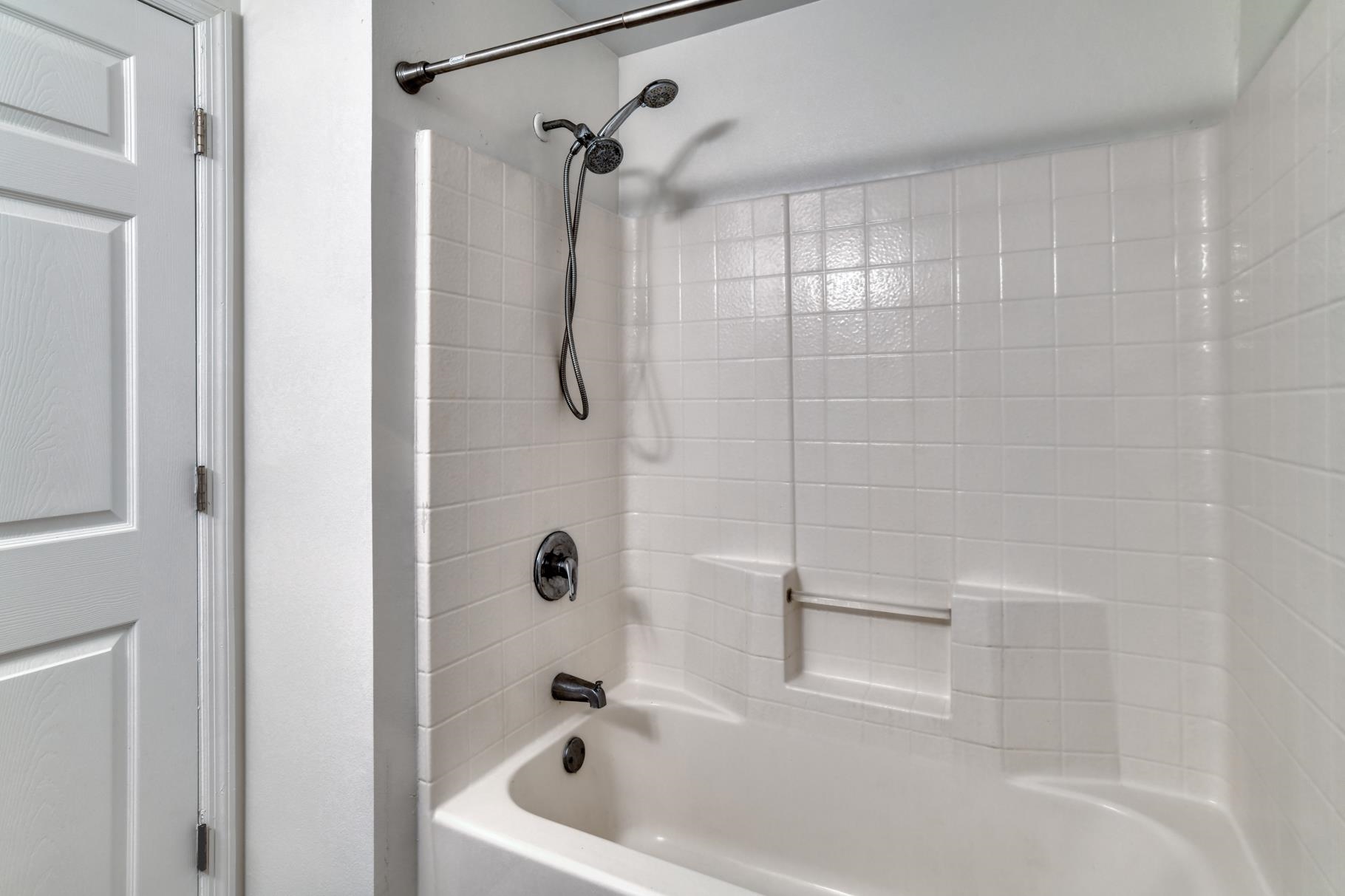 Image 22 of 44 For 3015 Aqua Vista Lane  127 W-gara