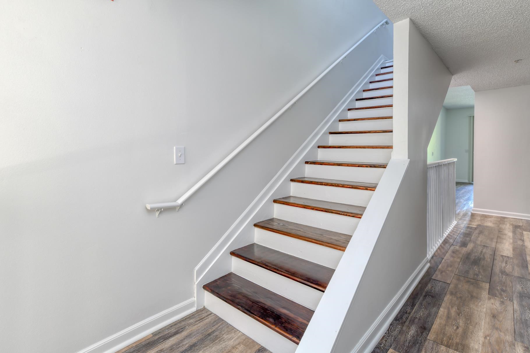 Image 23 of 44 For 3015 Aqua Vista Lane  127 W-gara