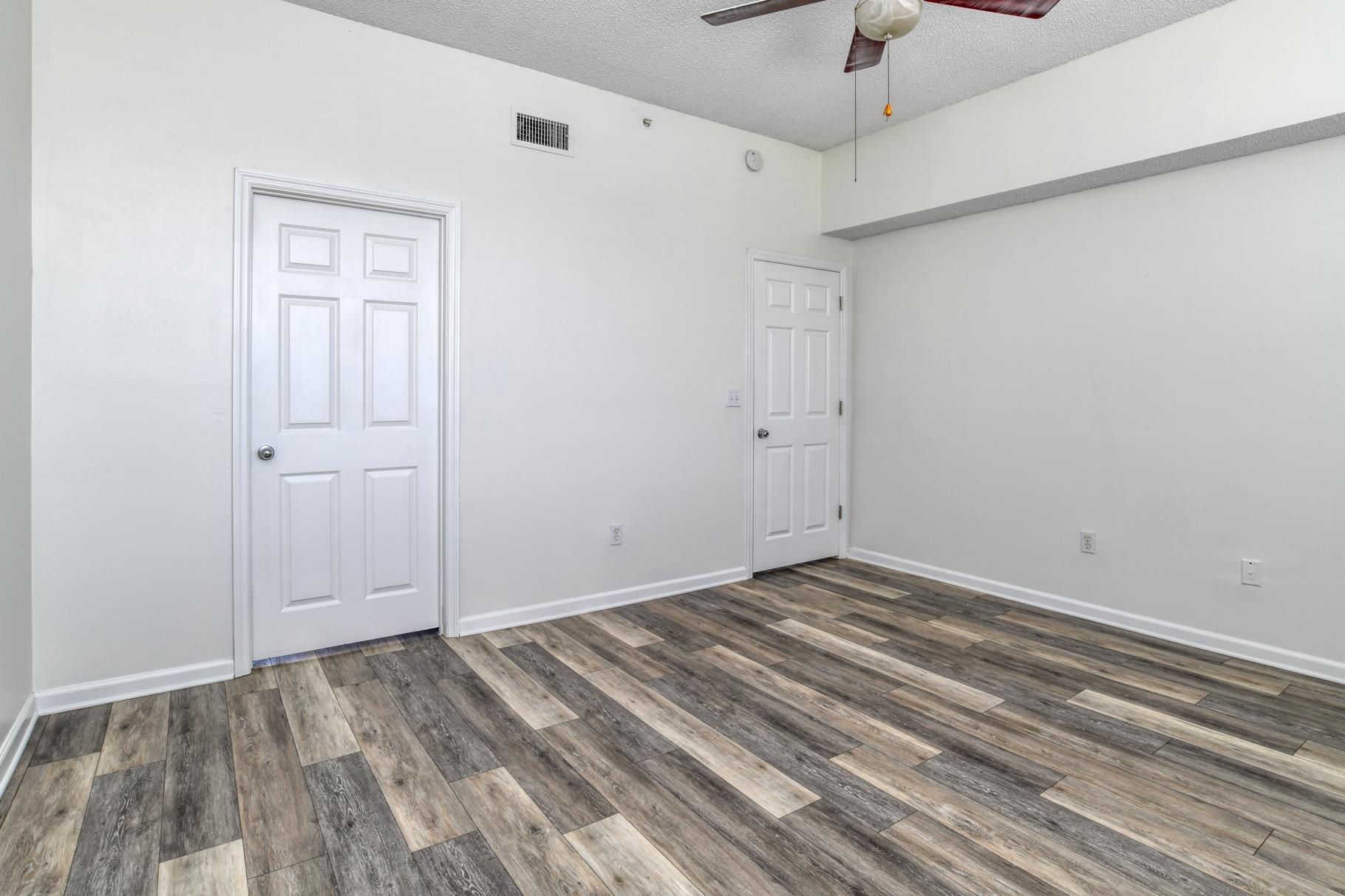 Image 25 of 44 For 3015 Aqua Vista Lane  127 W-gara