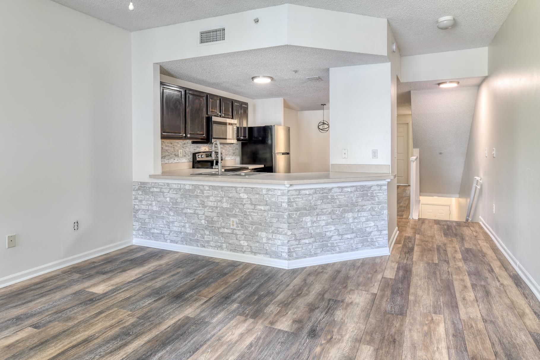 Image 9 of 44 For 3015 Aqua Vista Lane  127 W-gara