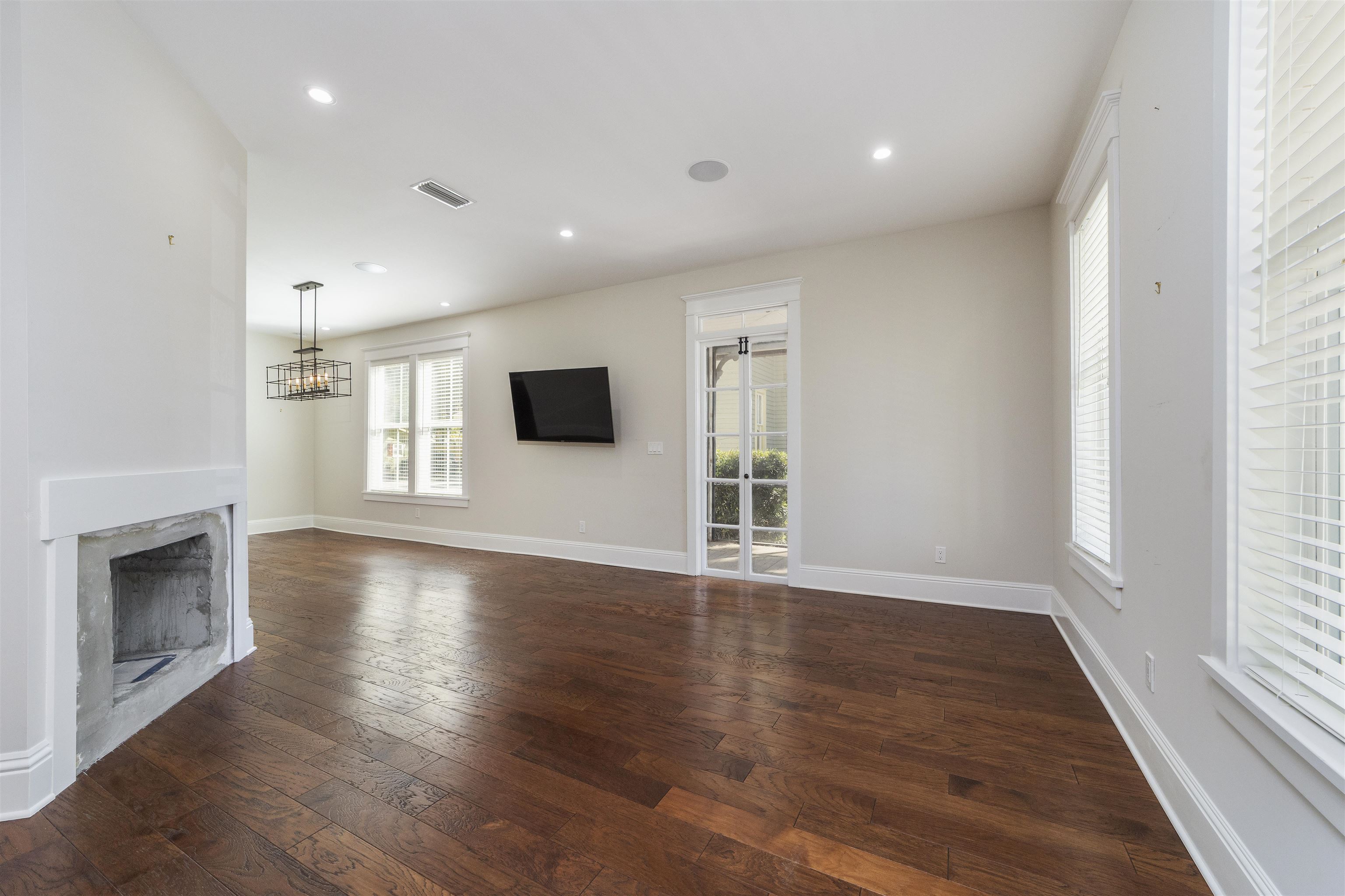 Image 18 of 51 For 44 Carrera Street