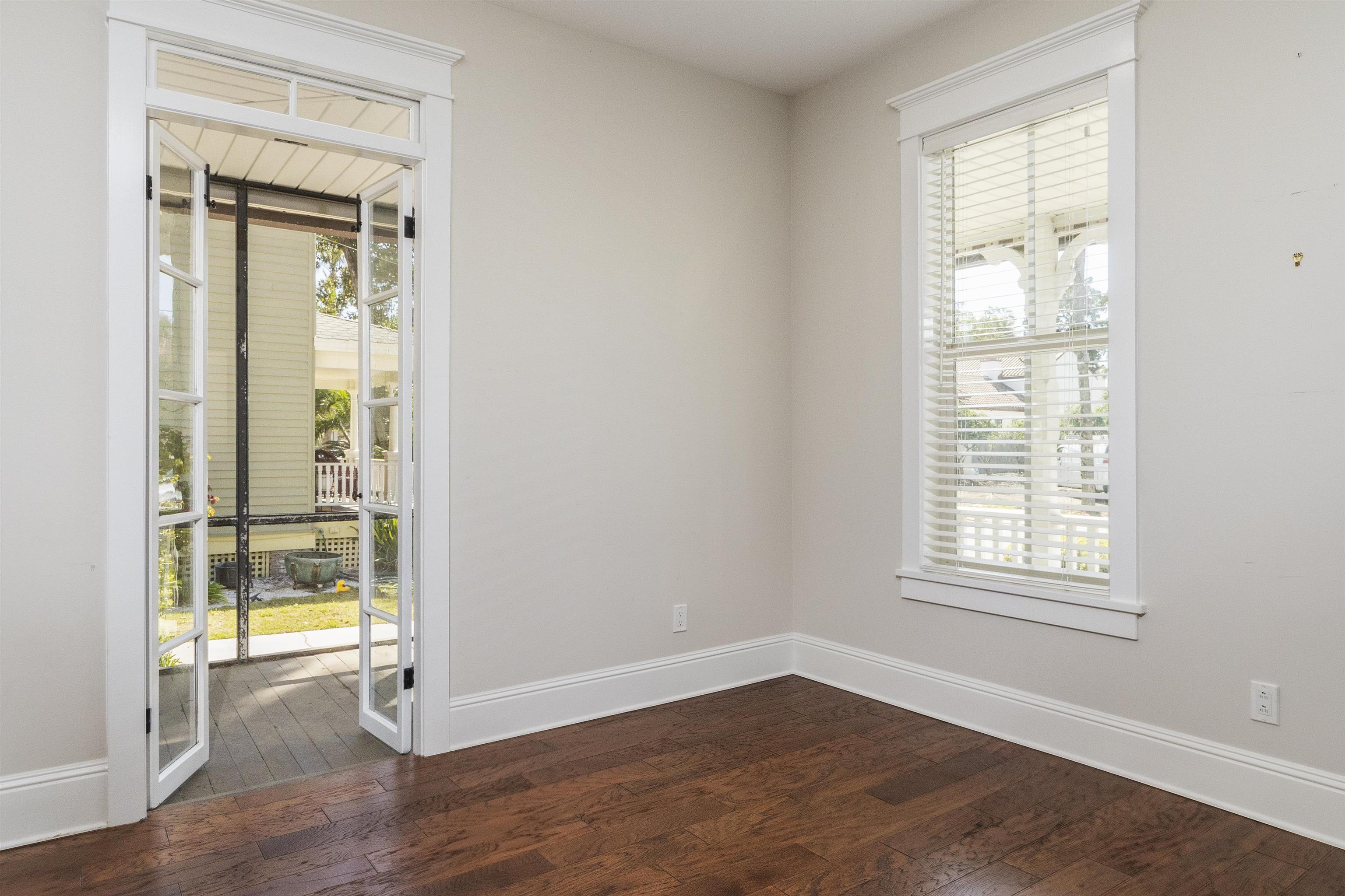 Image 21 of 51 For 44 Carrera Street