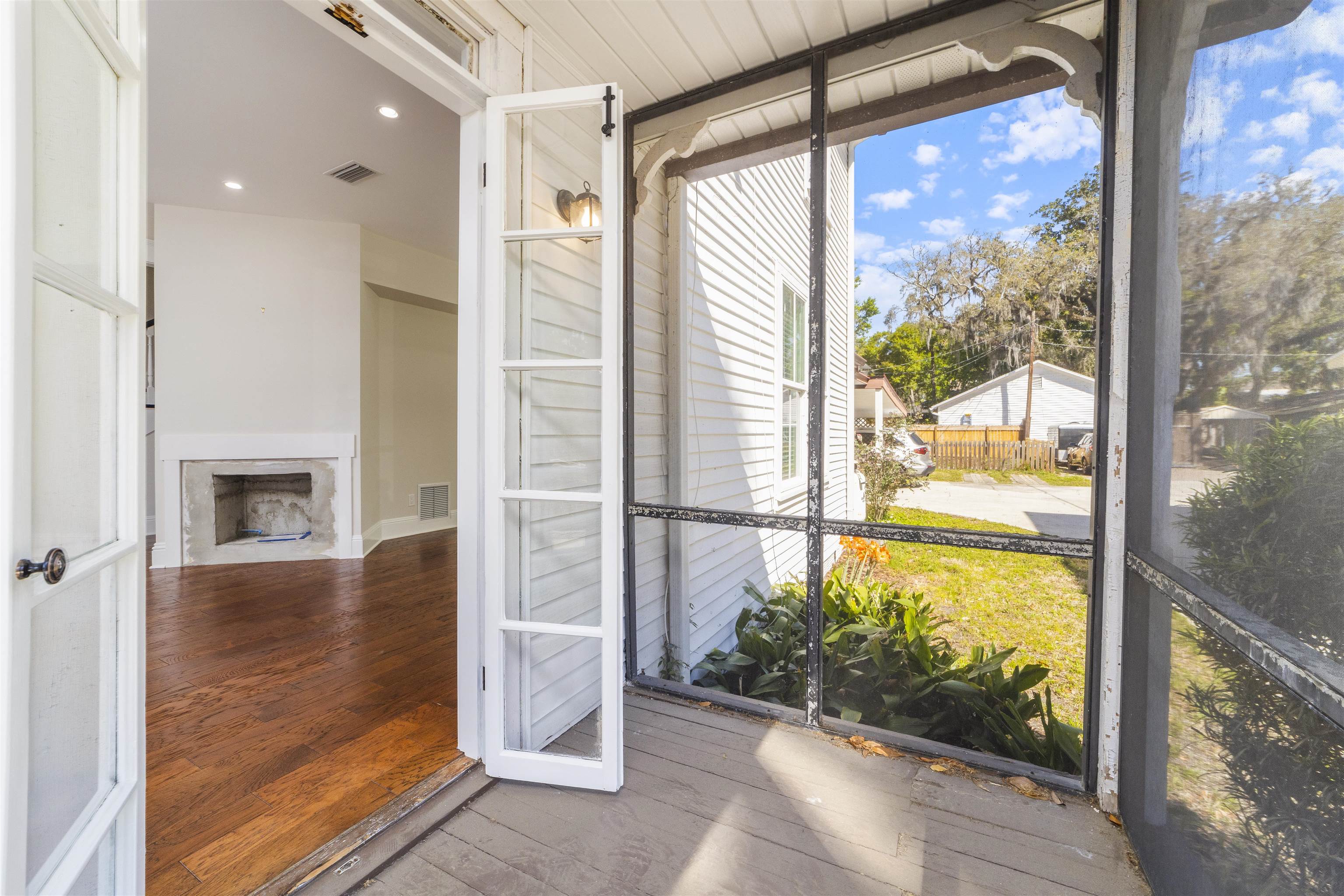 Image 23 of 51 For 44 Carrera Street