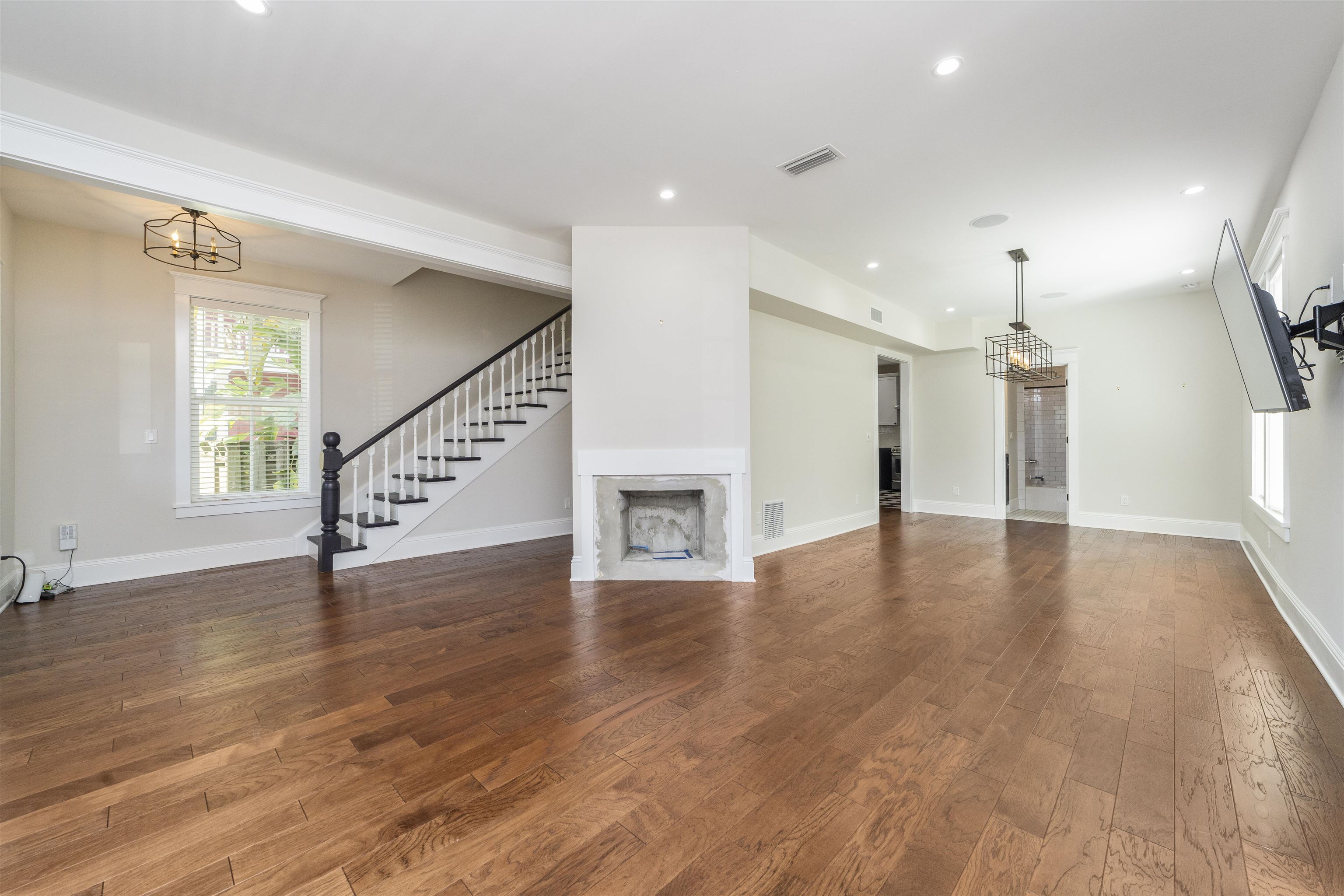 Image 24 of 51 For 44 Carrera Street