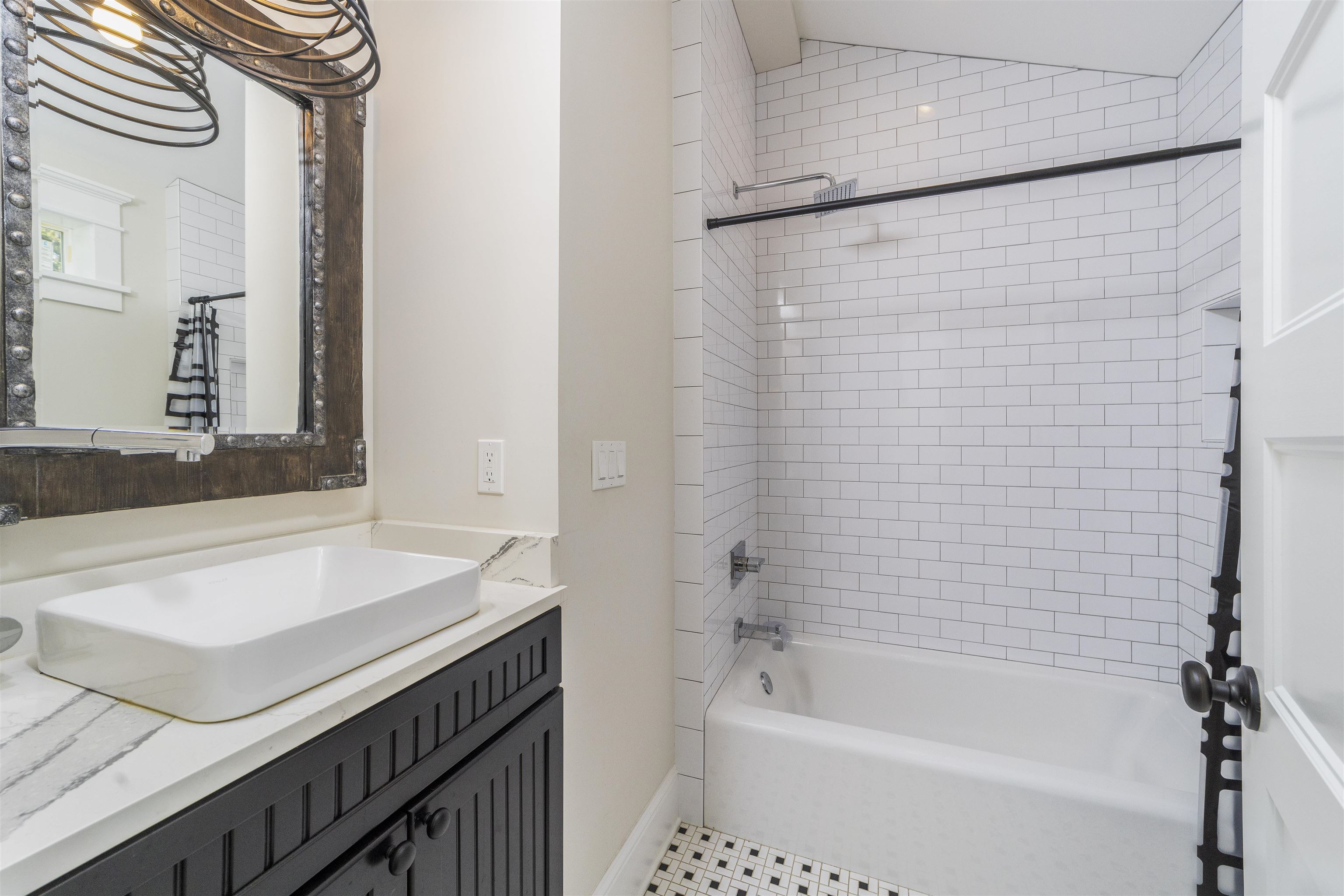 Image 37 of 51 For 44 Carrera Street