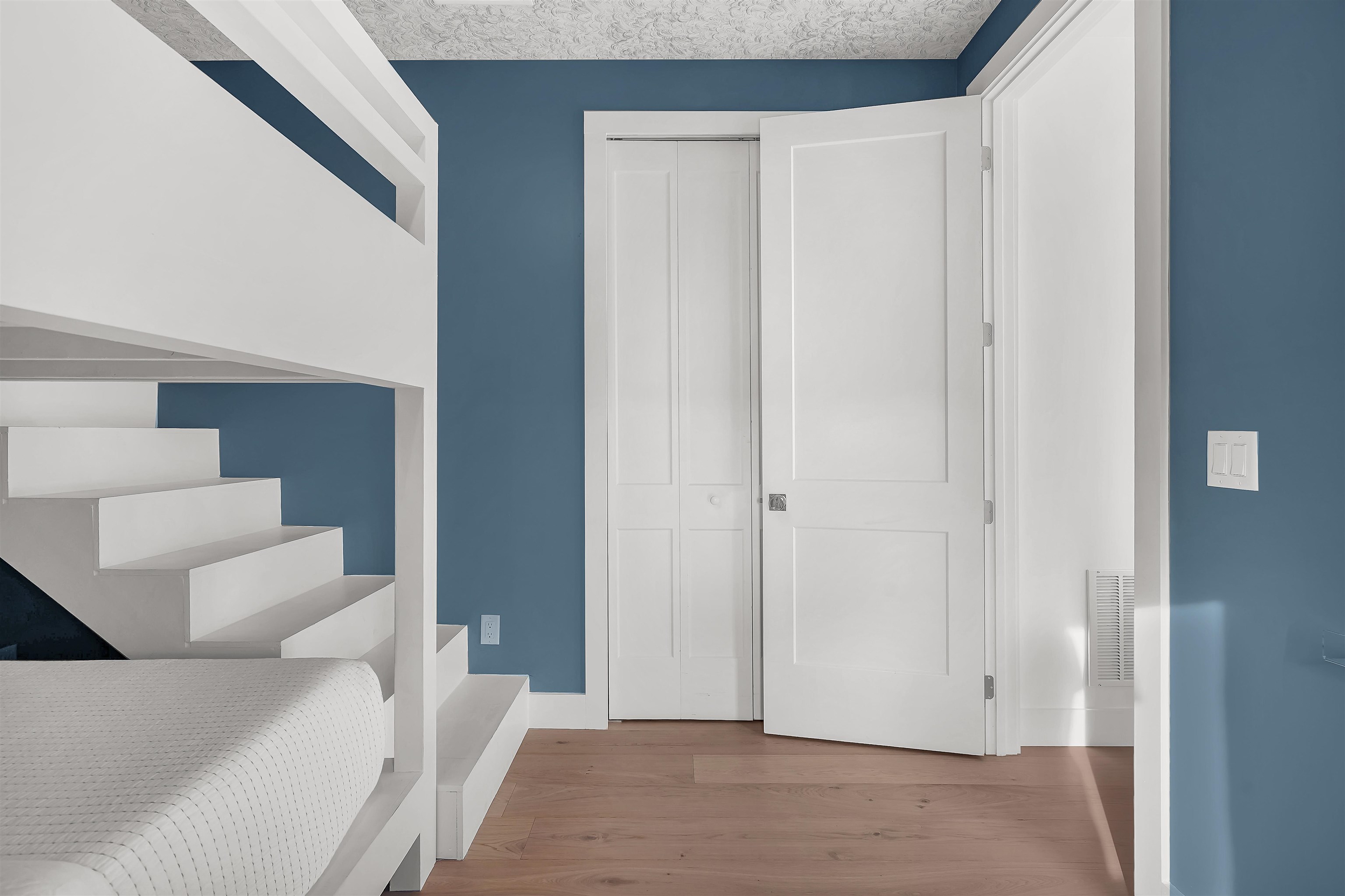 Image 26 of 56 For 6435 Broward St