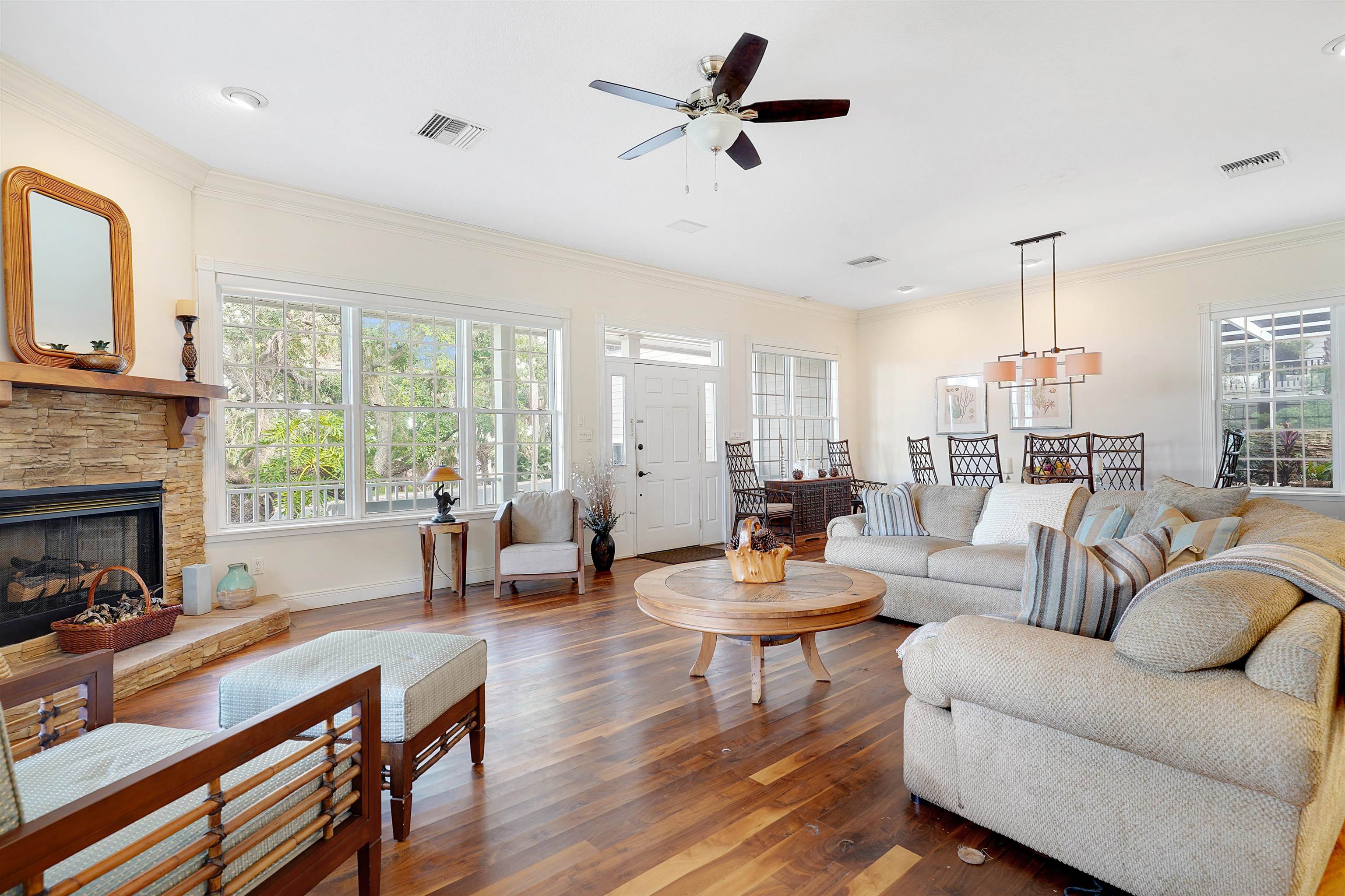 Image 11 of 70 For 3415 Lands End Dr