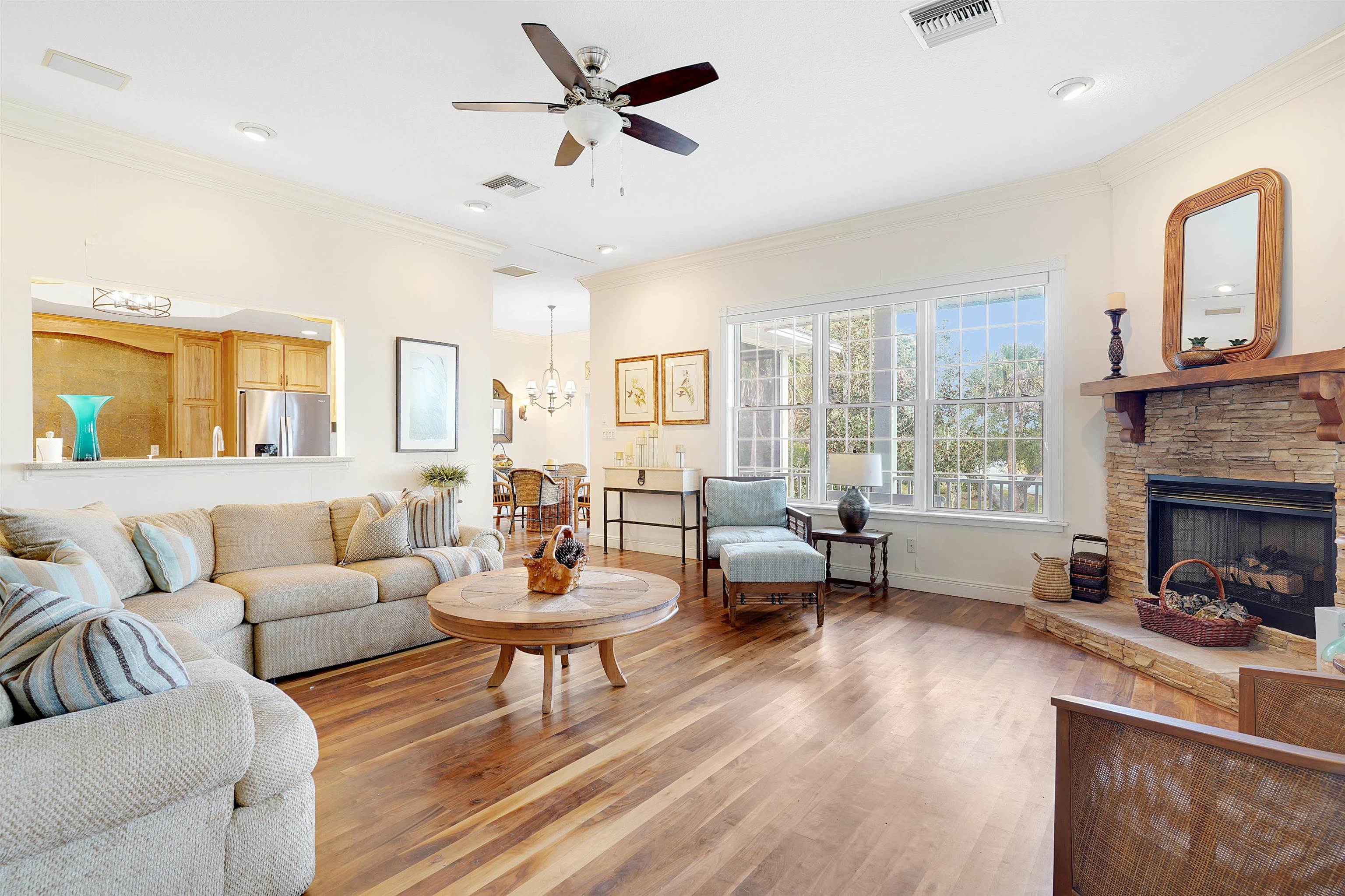 Image 3 of 70 For 3415 Lands End Dr