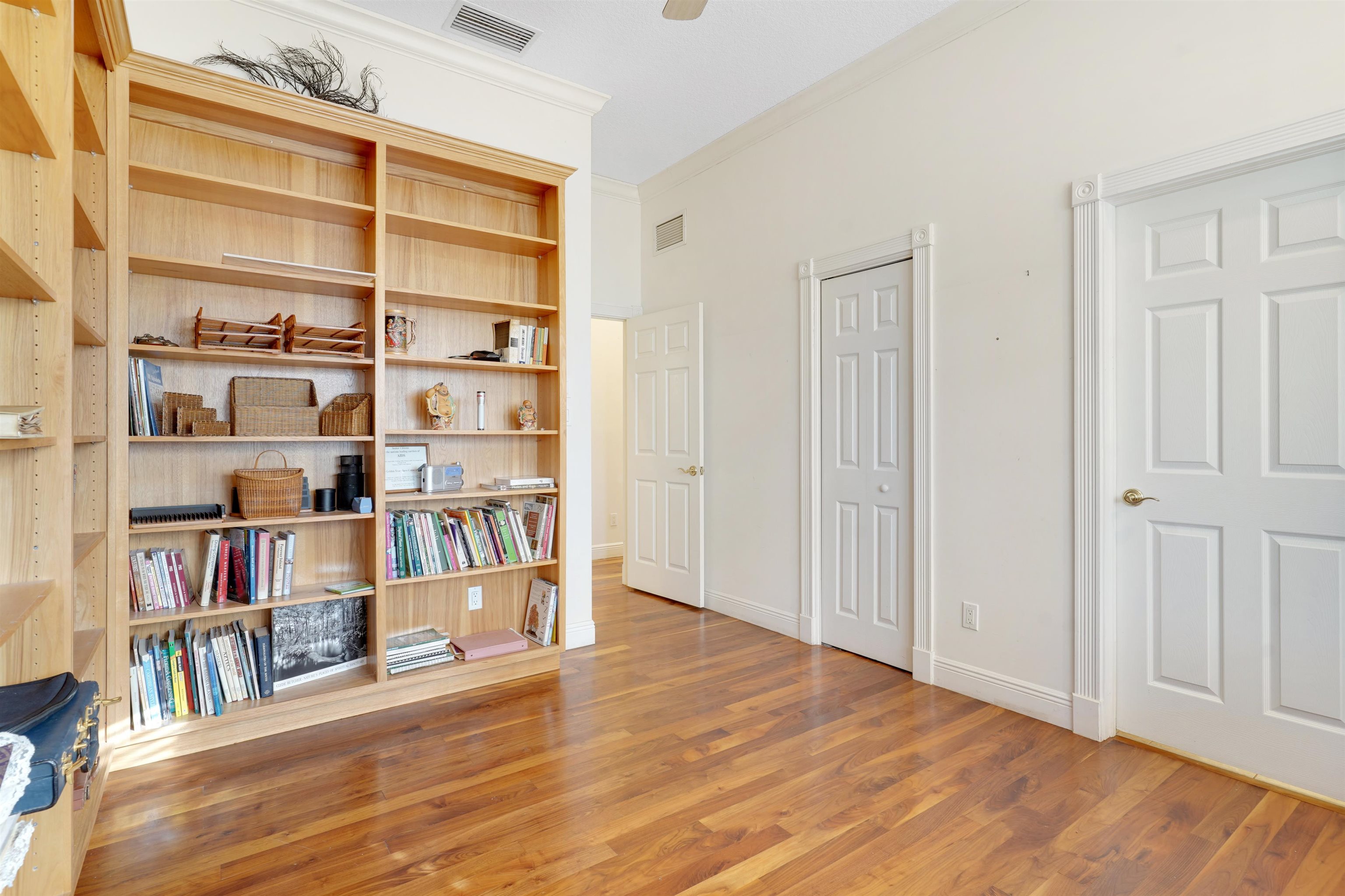 Image 31 of 70 For 3415 Lands End Dr