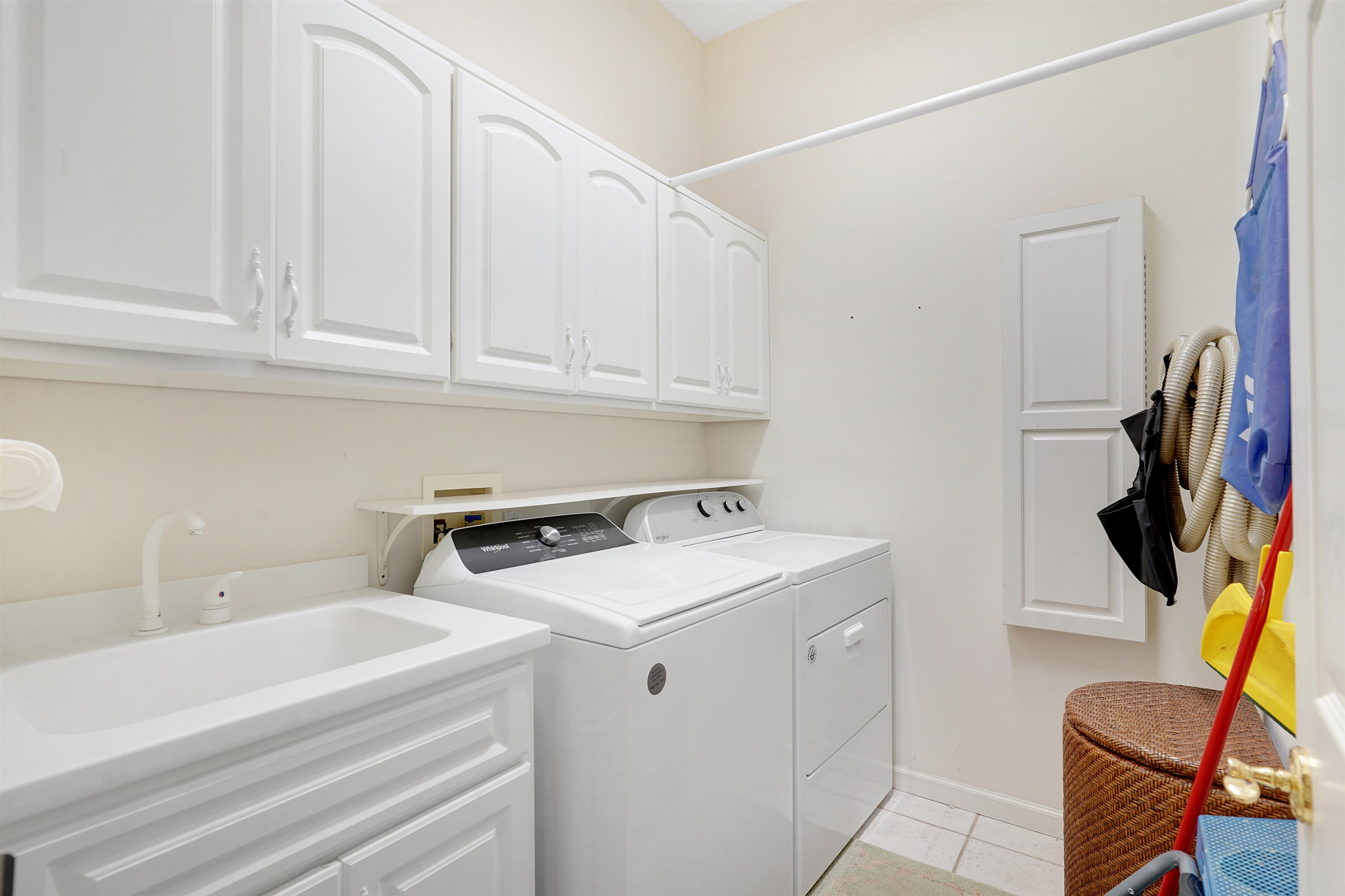 Image 34 of 70 For 3415 Lands End Dr