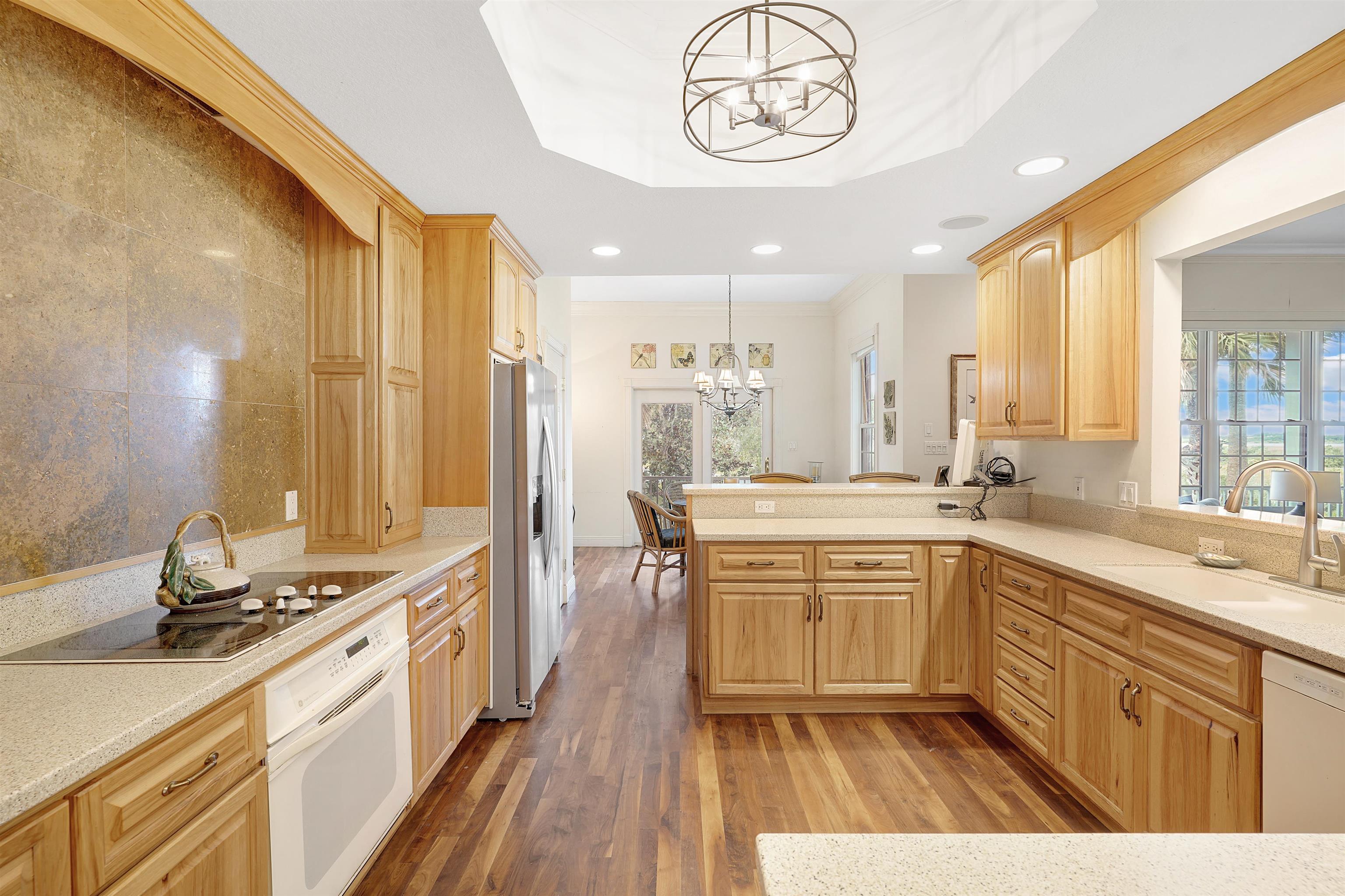 Image 4 of 70 For 3415 Lands End Dr