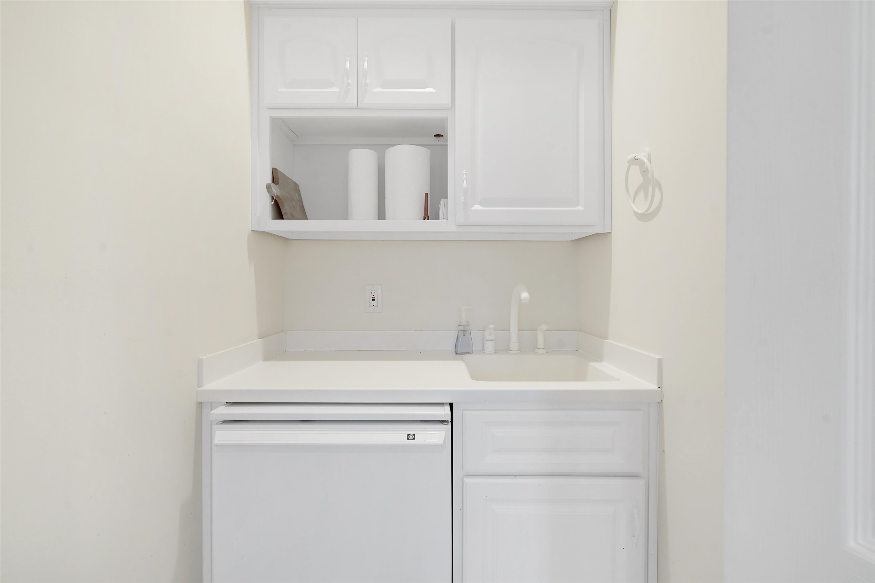 Image 42 of 70 For 3415 Lands End Dr