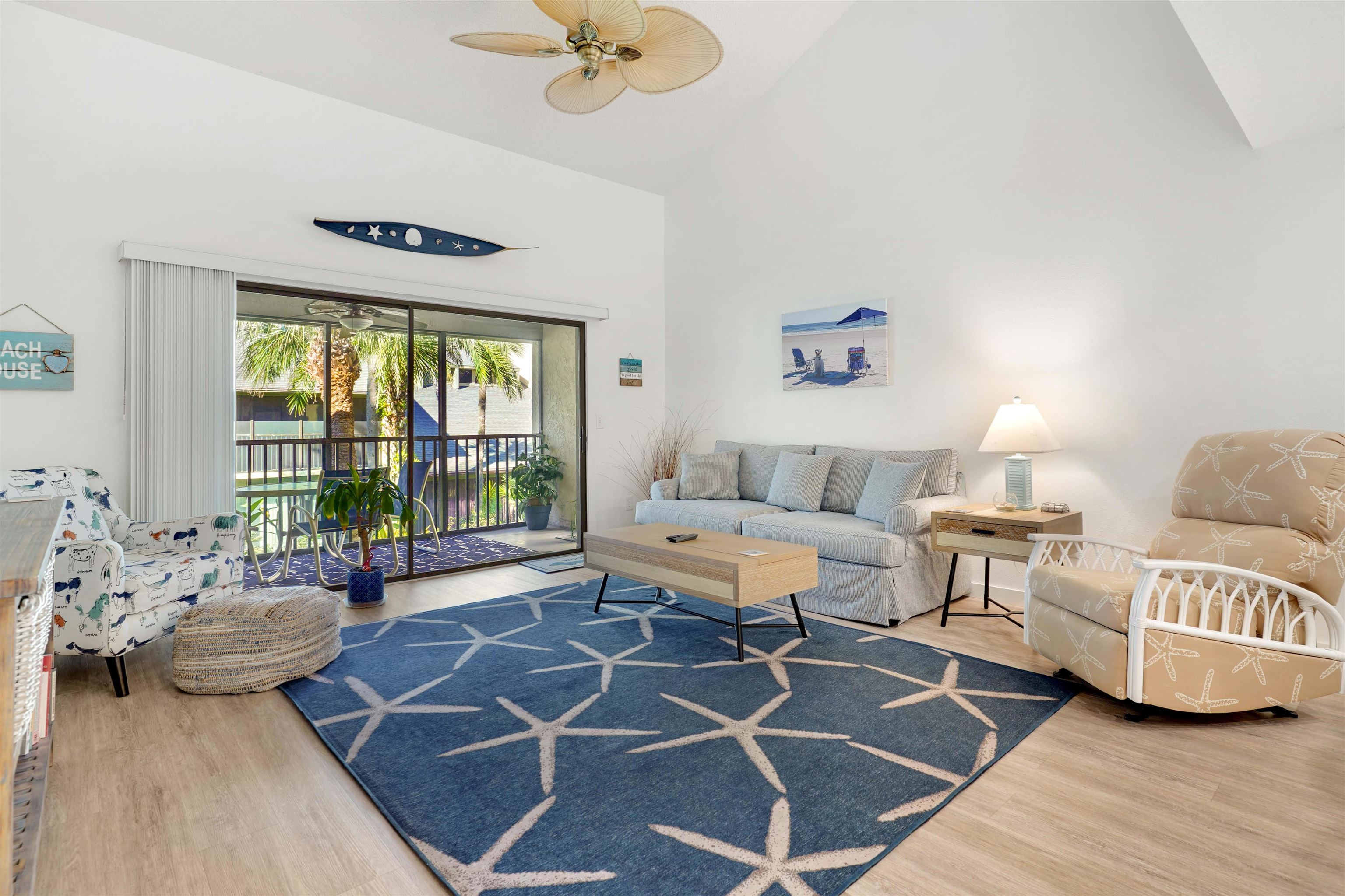 Image 10 of 33 For 69 Village Las Palmas Cir