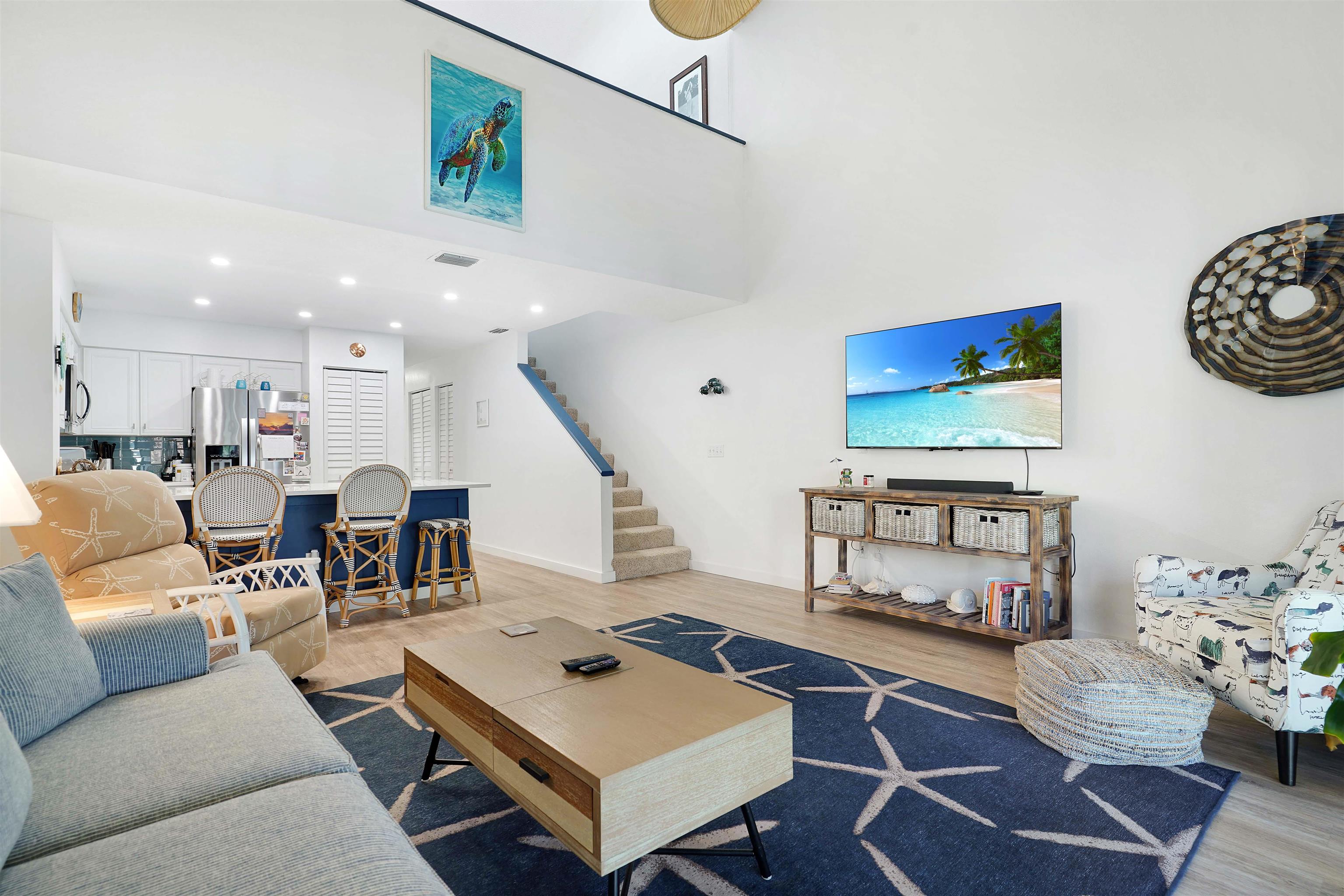 Image 11 of 33 For 69 Village Las Palmas Cir